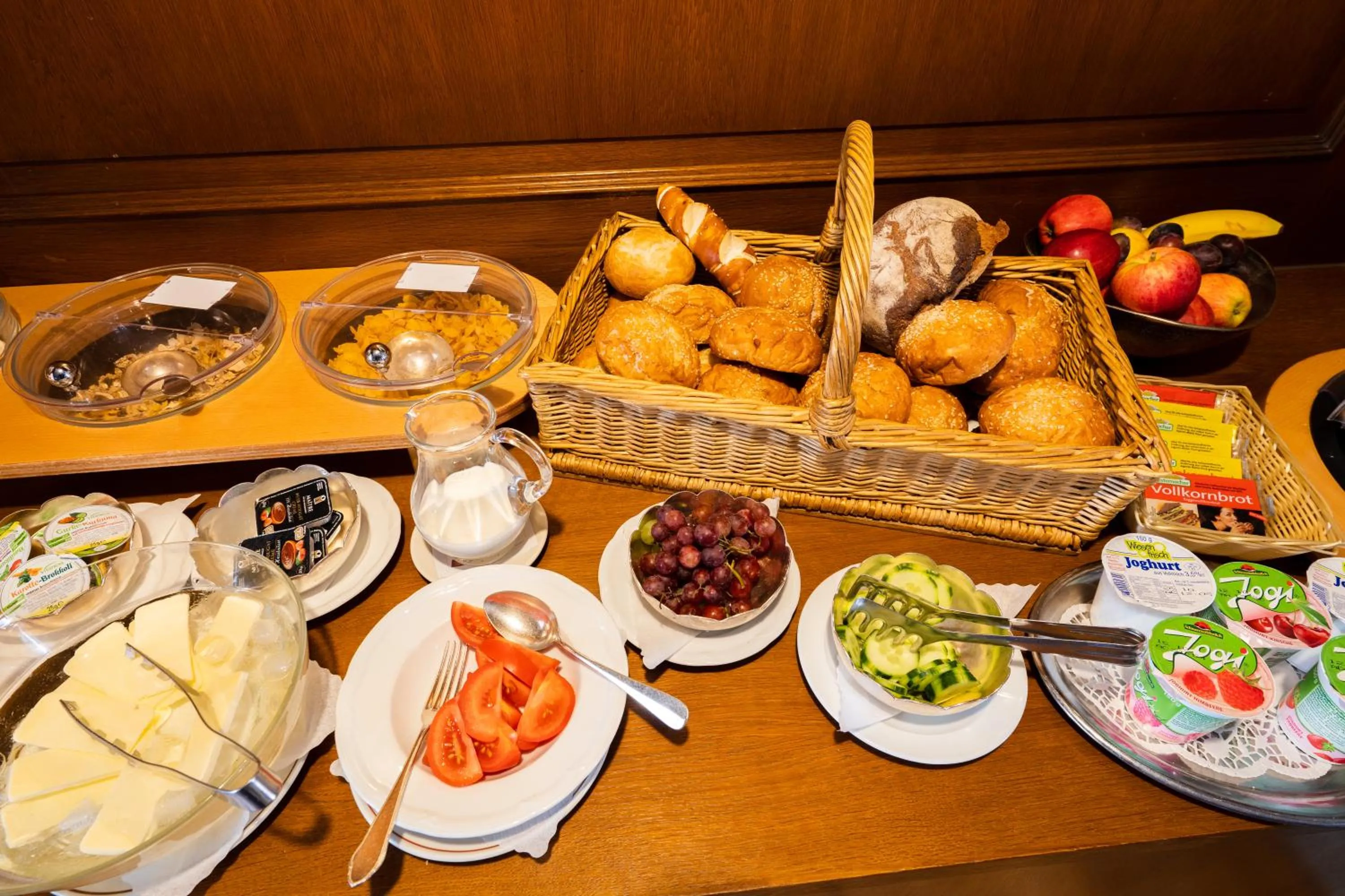 Continental breakfast in Dom-Hotel