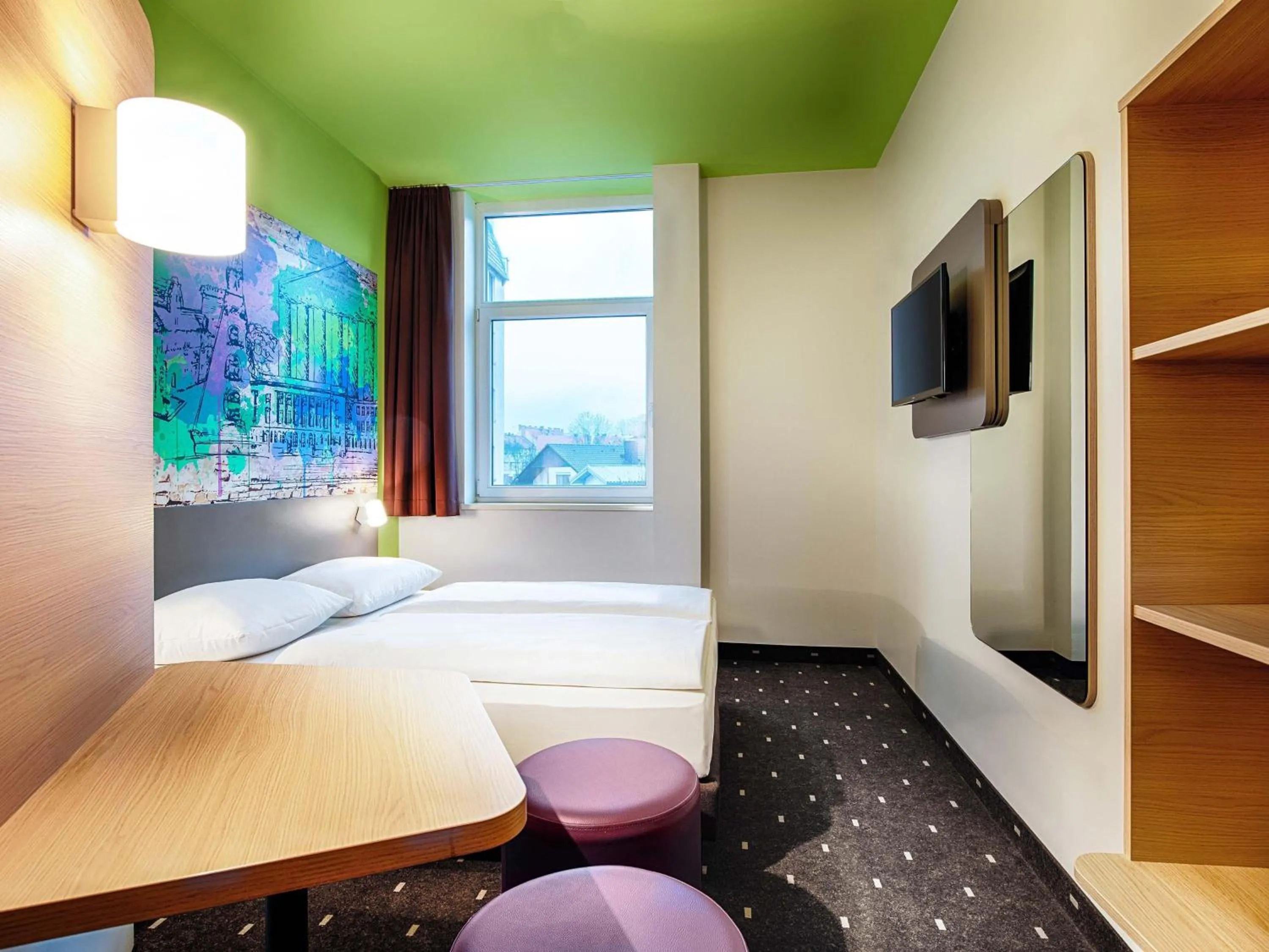 Photo of the whole room, Bed in B&B Hotel Kassel-City