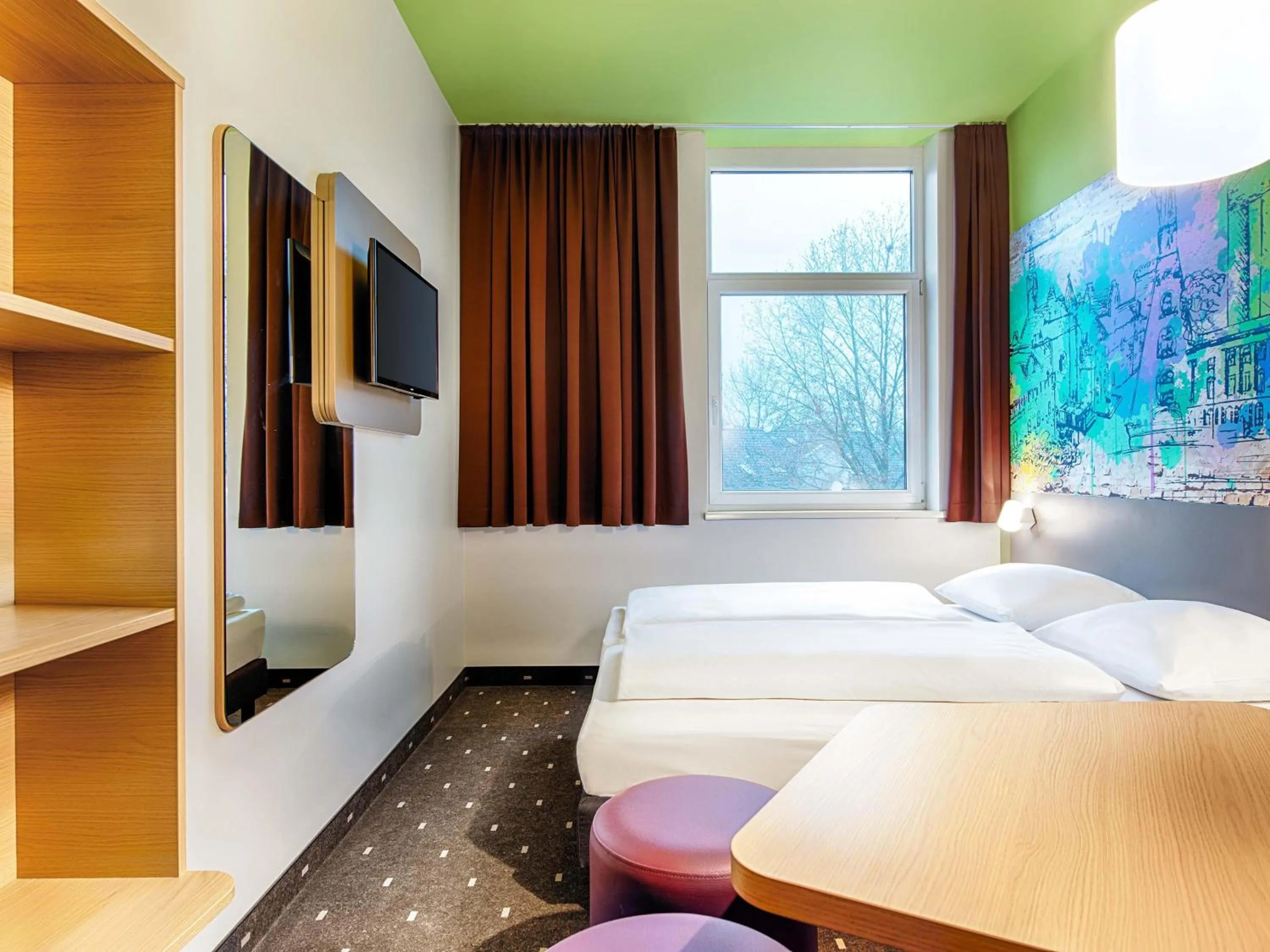 Photo of the whole room, Bed in B&B Hotel Kassel-City