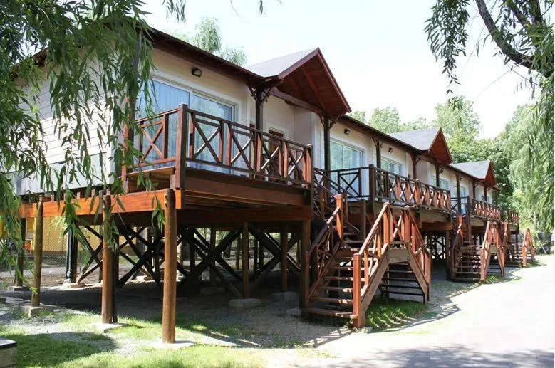 Property building in Howard Johnson Marinas & Resort