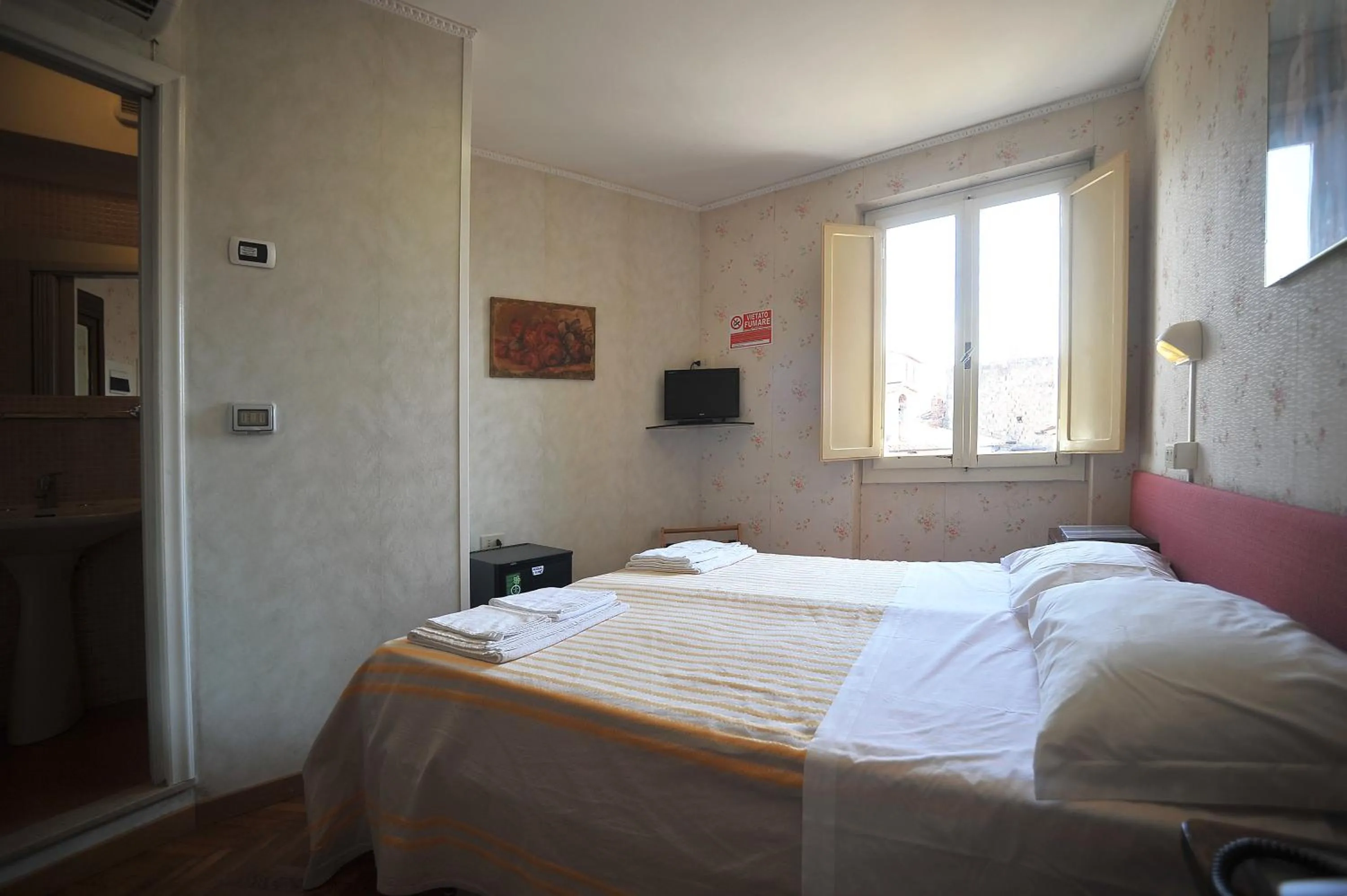 Twin Room with Bathroom in albergo Fiorentino
