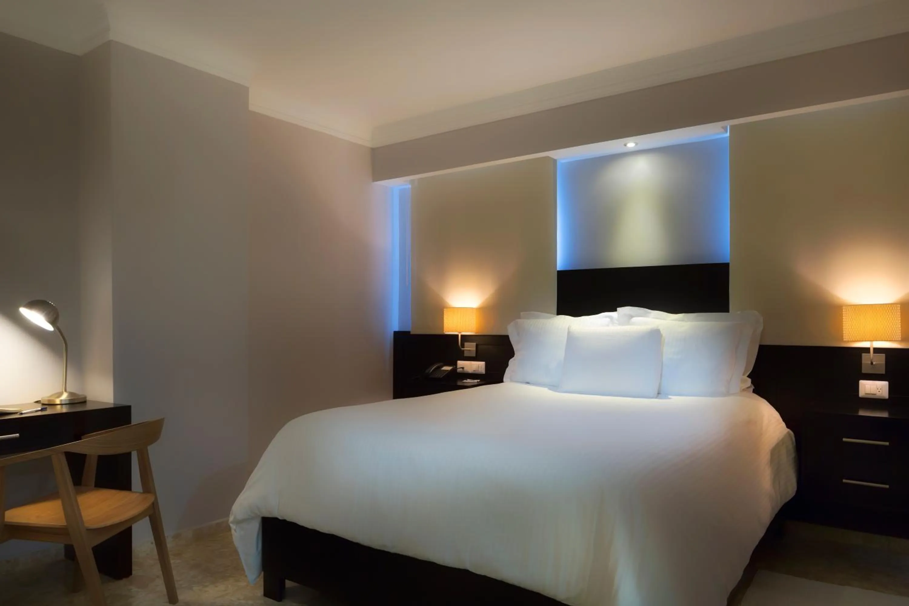 Bed in Plaza Florida Suites