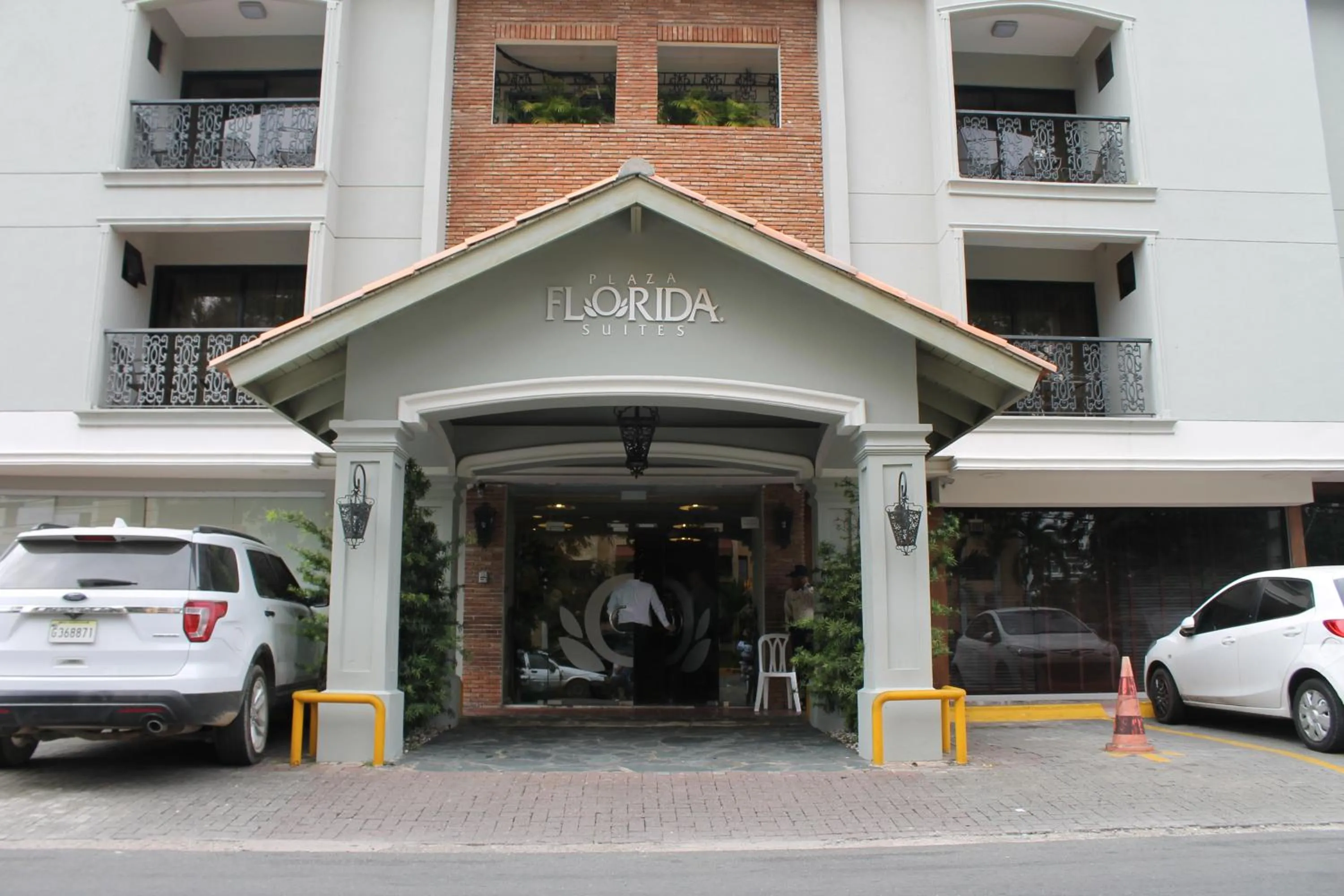 Property building in Plaza Florida Suites