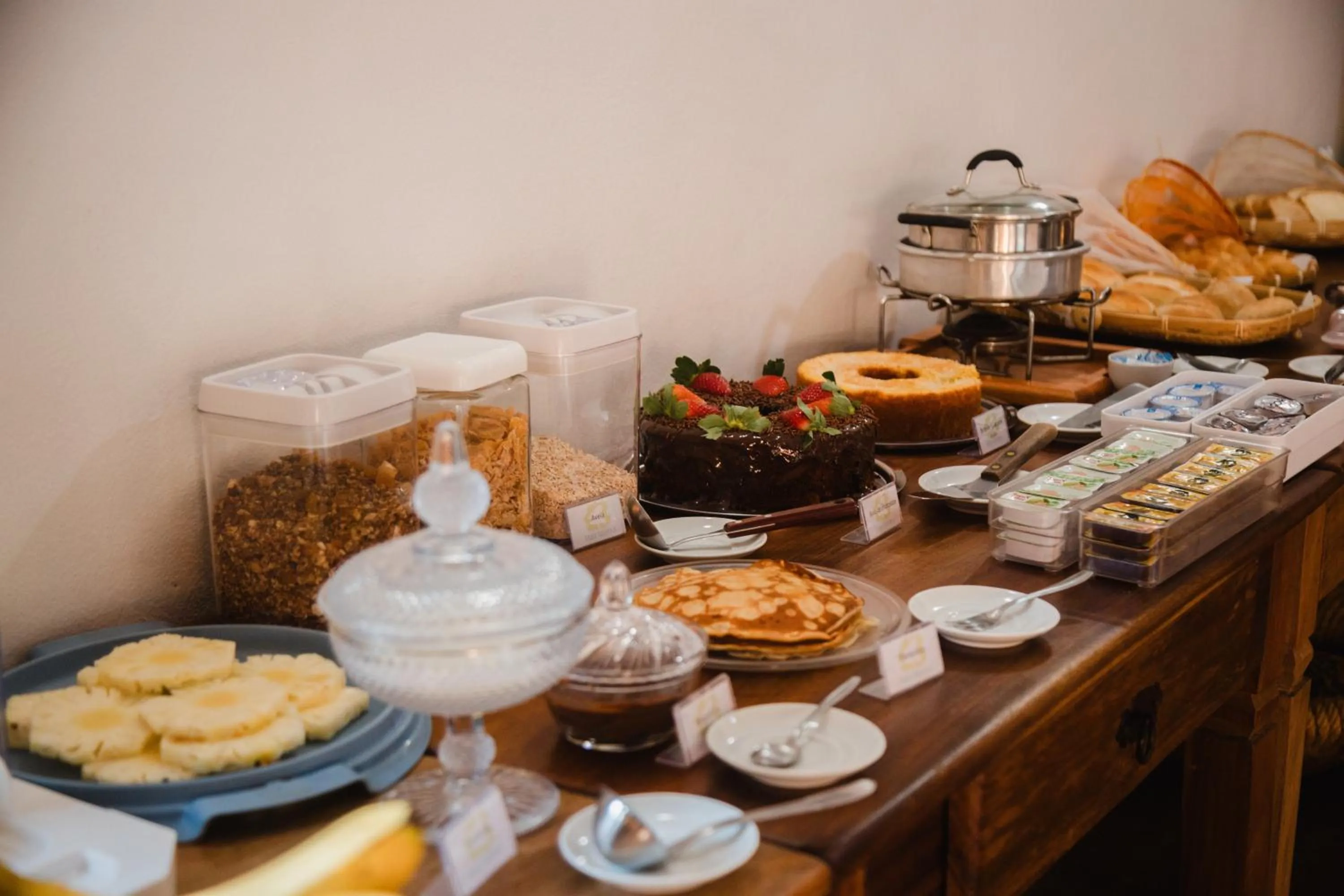 Buffet breakfast in Pousada Mata Atlantica Juquehy