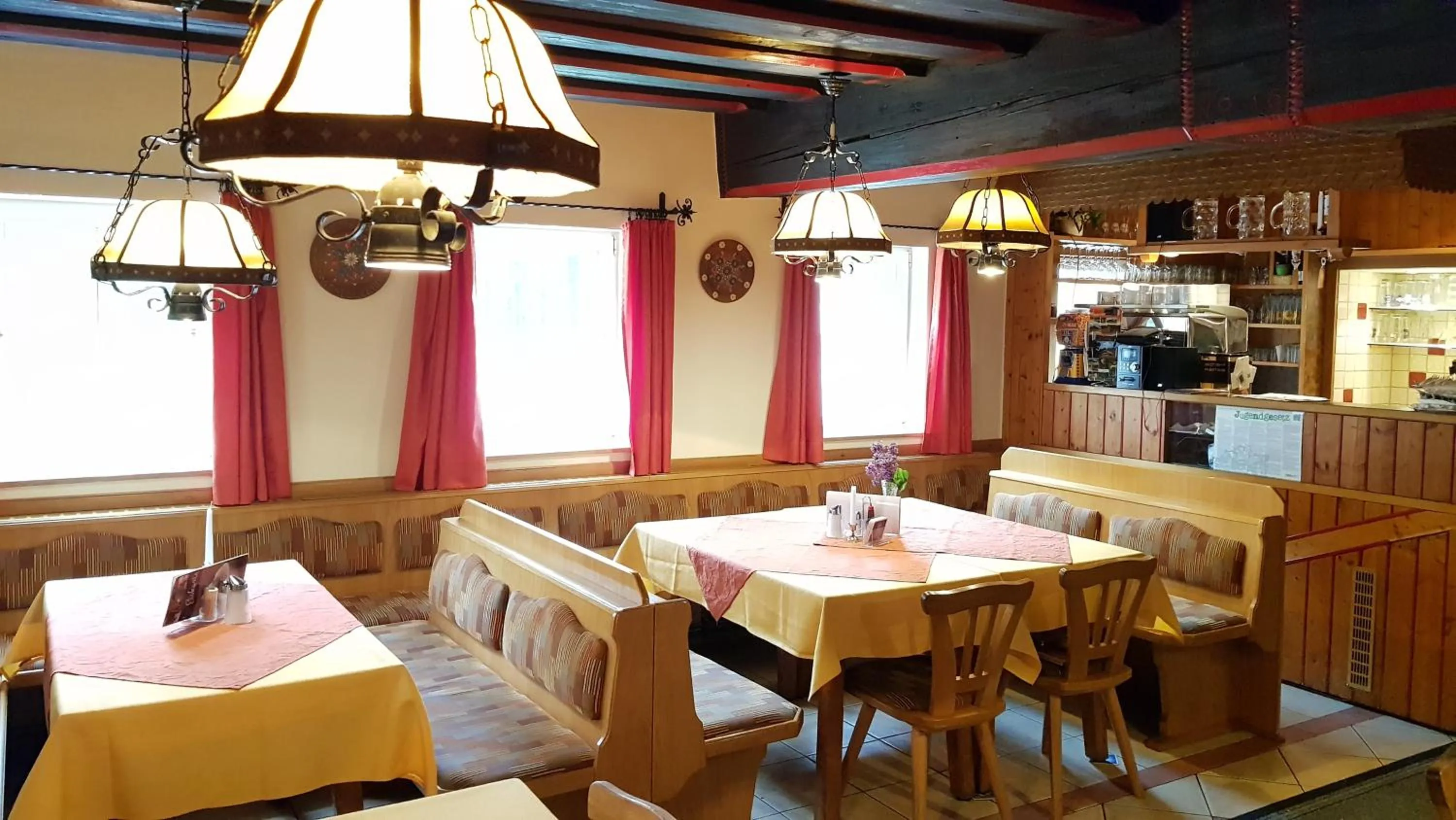 Restaurant/places to eat in Roseggerhof