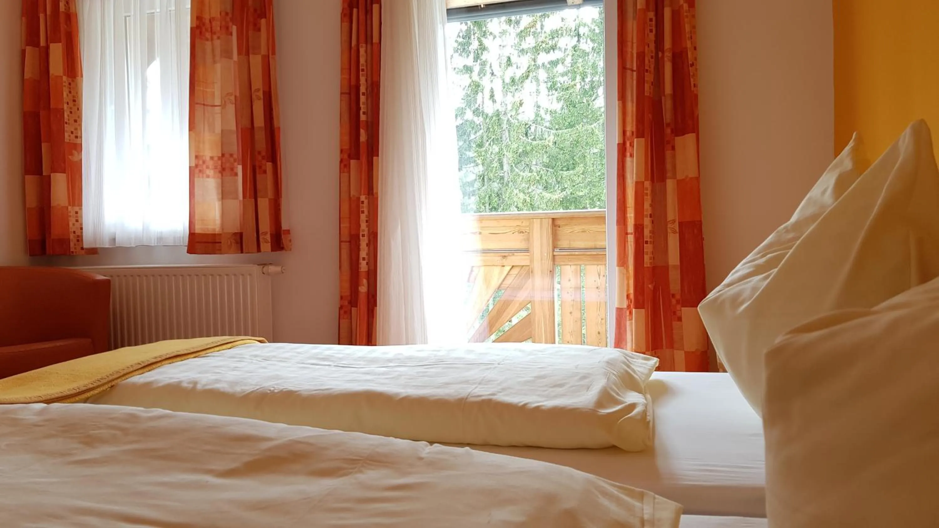 Bedroom, Bed in Roseggerhof