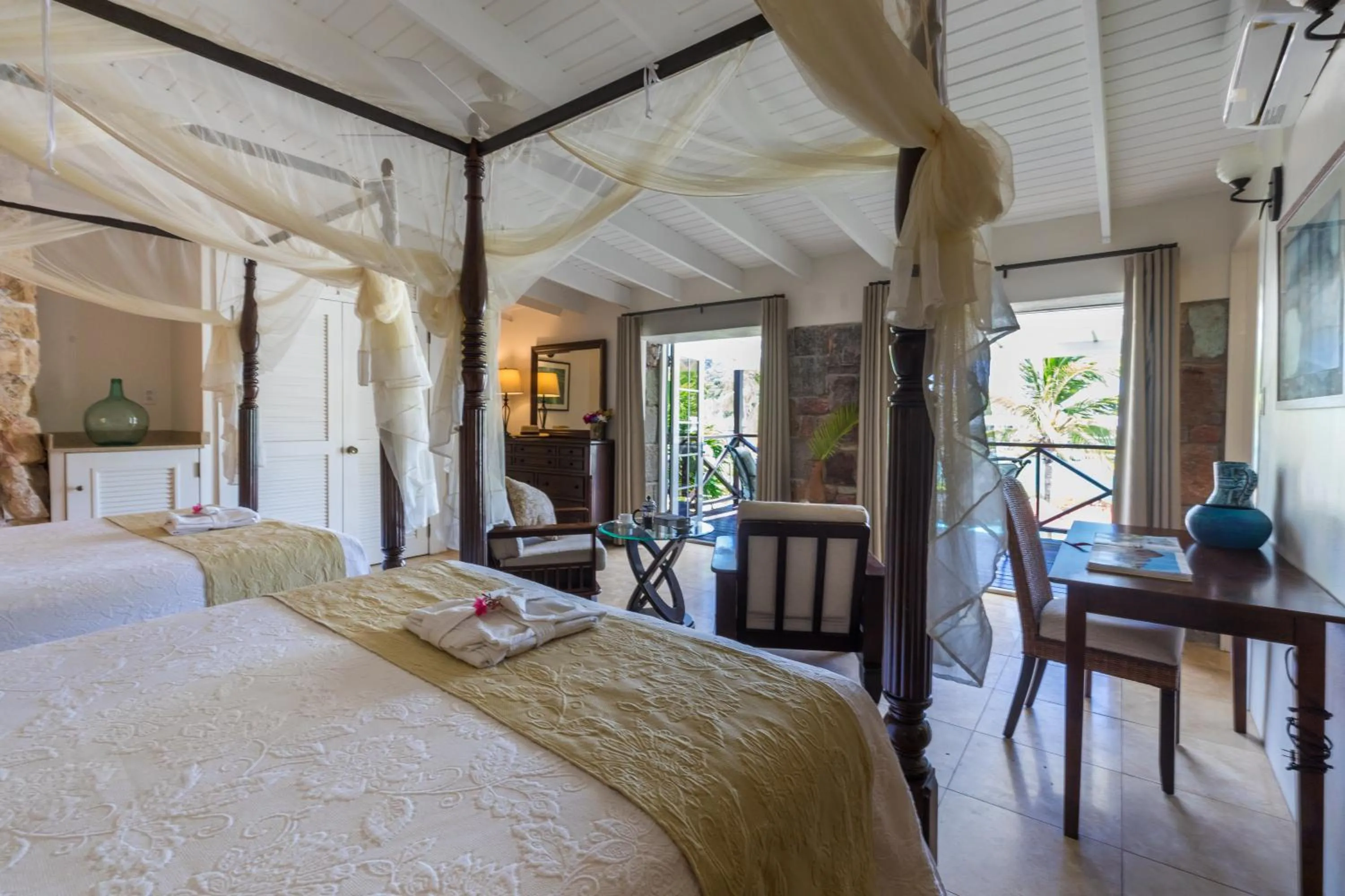 Photo of the whole room, Bed in Admiral's Inn and Gunpowder Suites