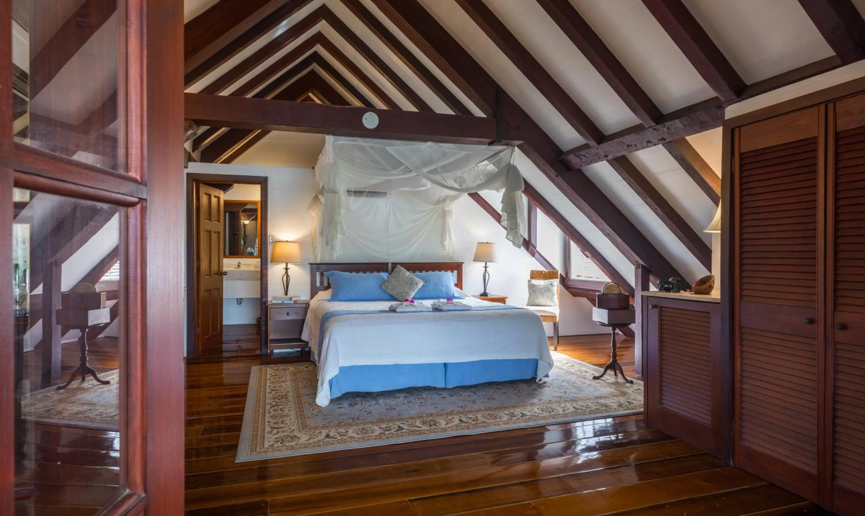 Bed in Admiral's Inn and Gunpowder Suites