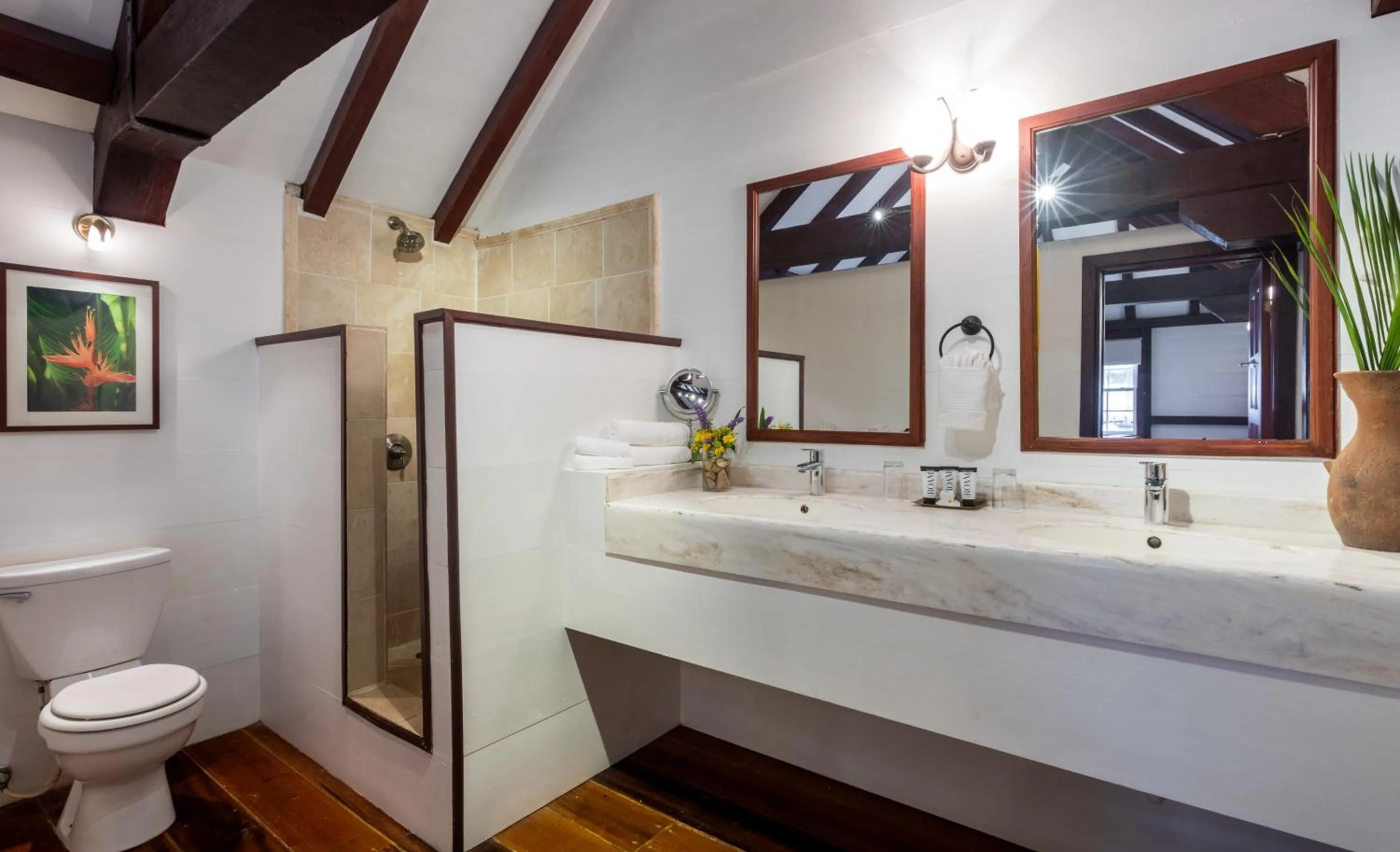 Toilet in Admiral's Inn and Gunpowder Suites