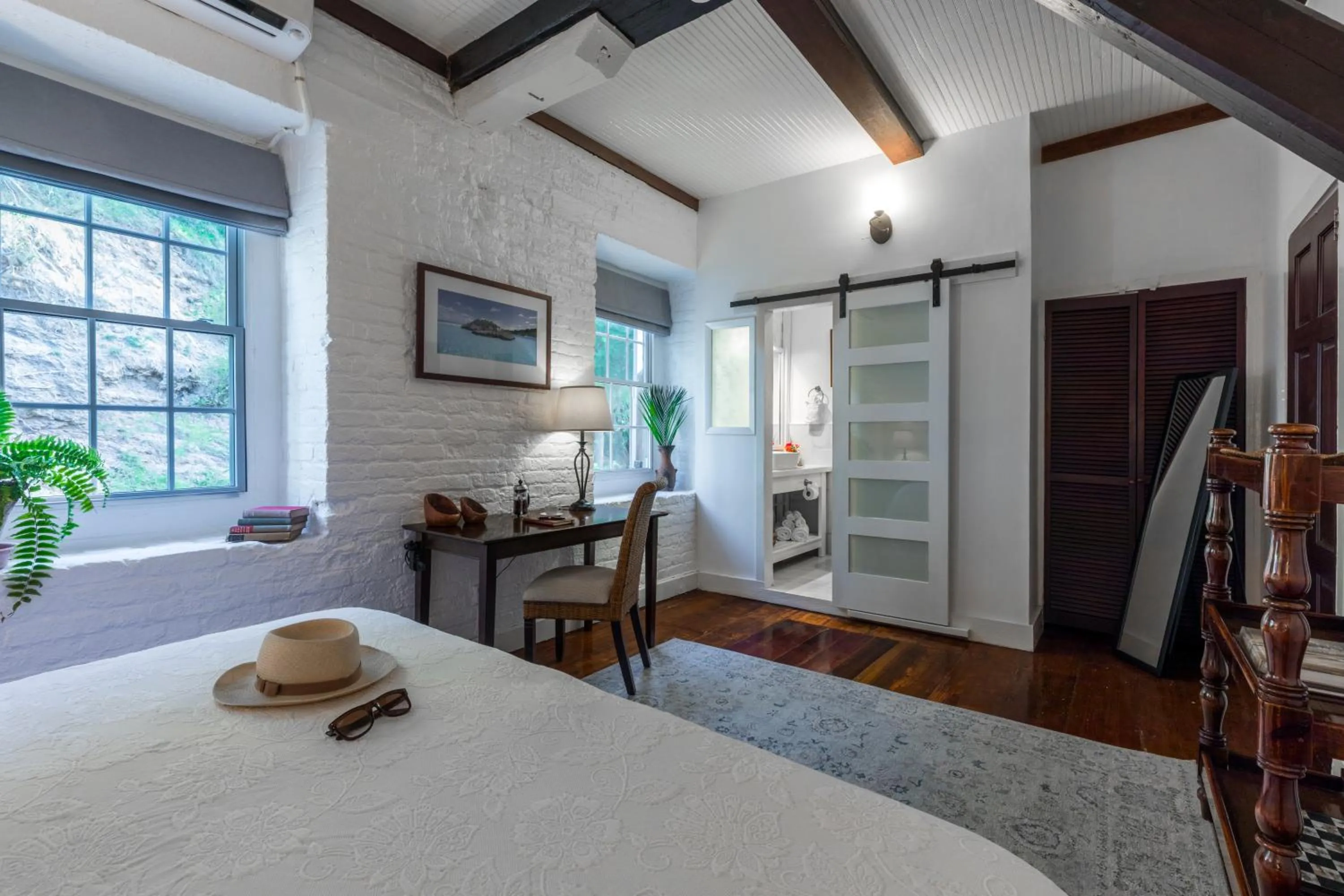 Photo of the whole room, Bed in Admiral's Inn and Gunpowder Suites