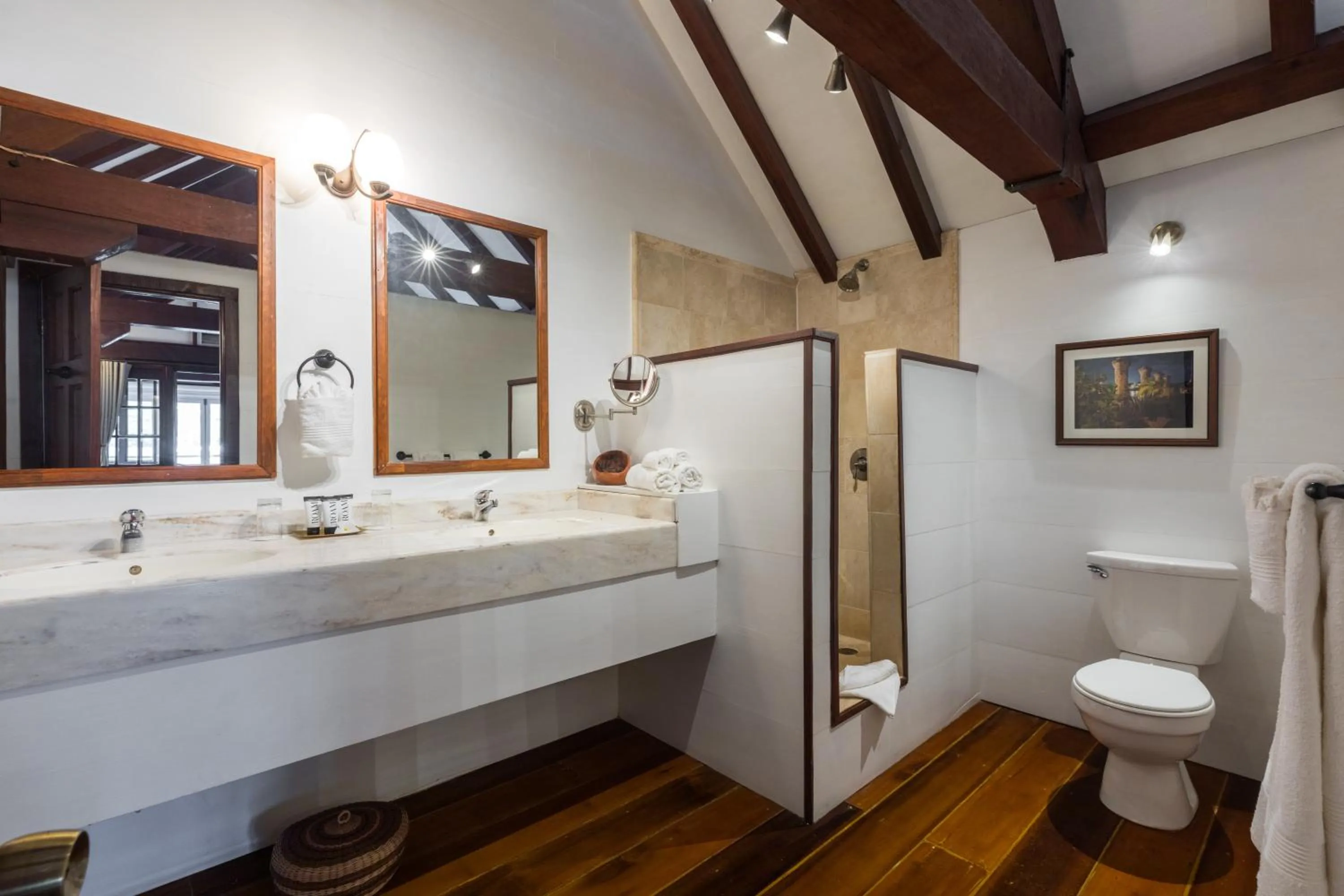 Toilet in Admiral's Inn and Gunpowder Suites