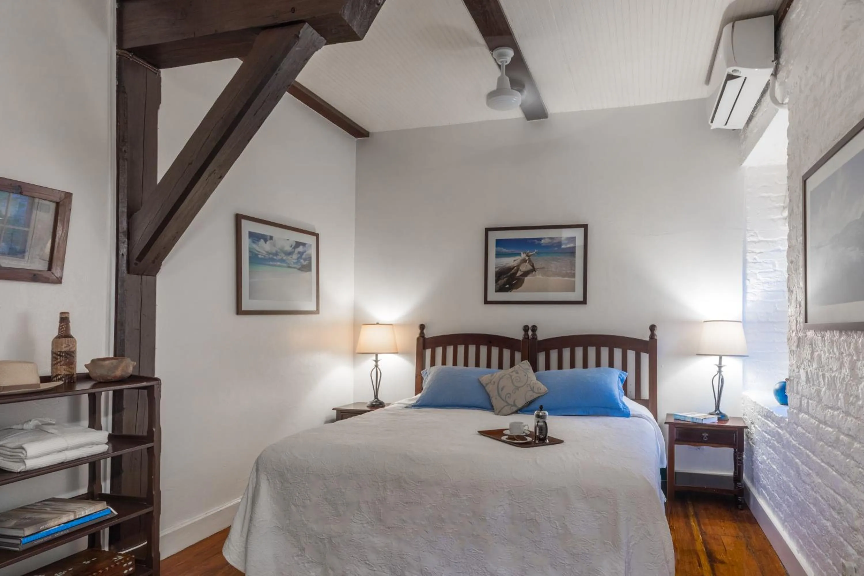 Bed in Admiral's Inn and Gunpowder Suites