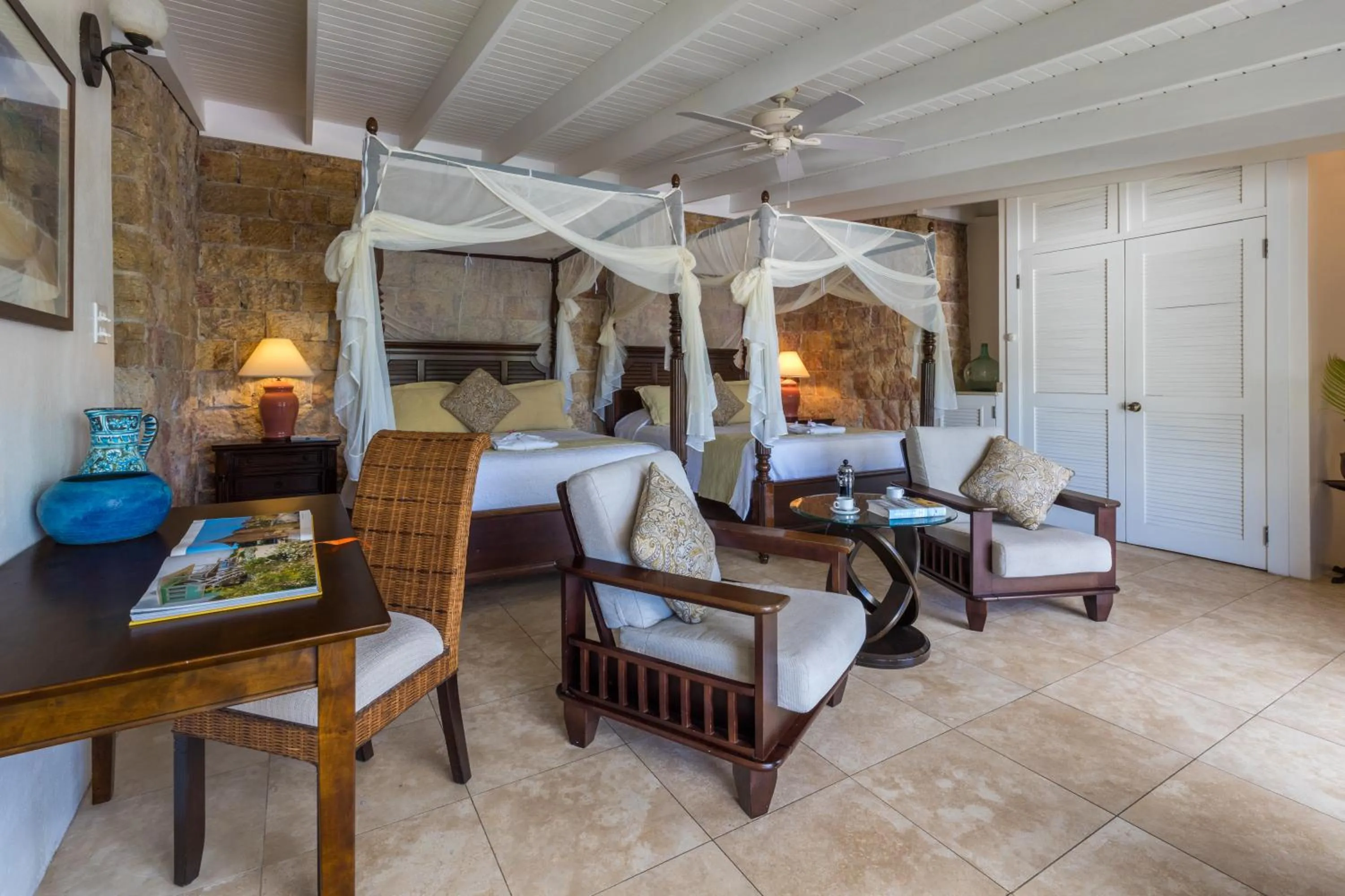 Bed in Admiral's Inn and Gunpowder Suites