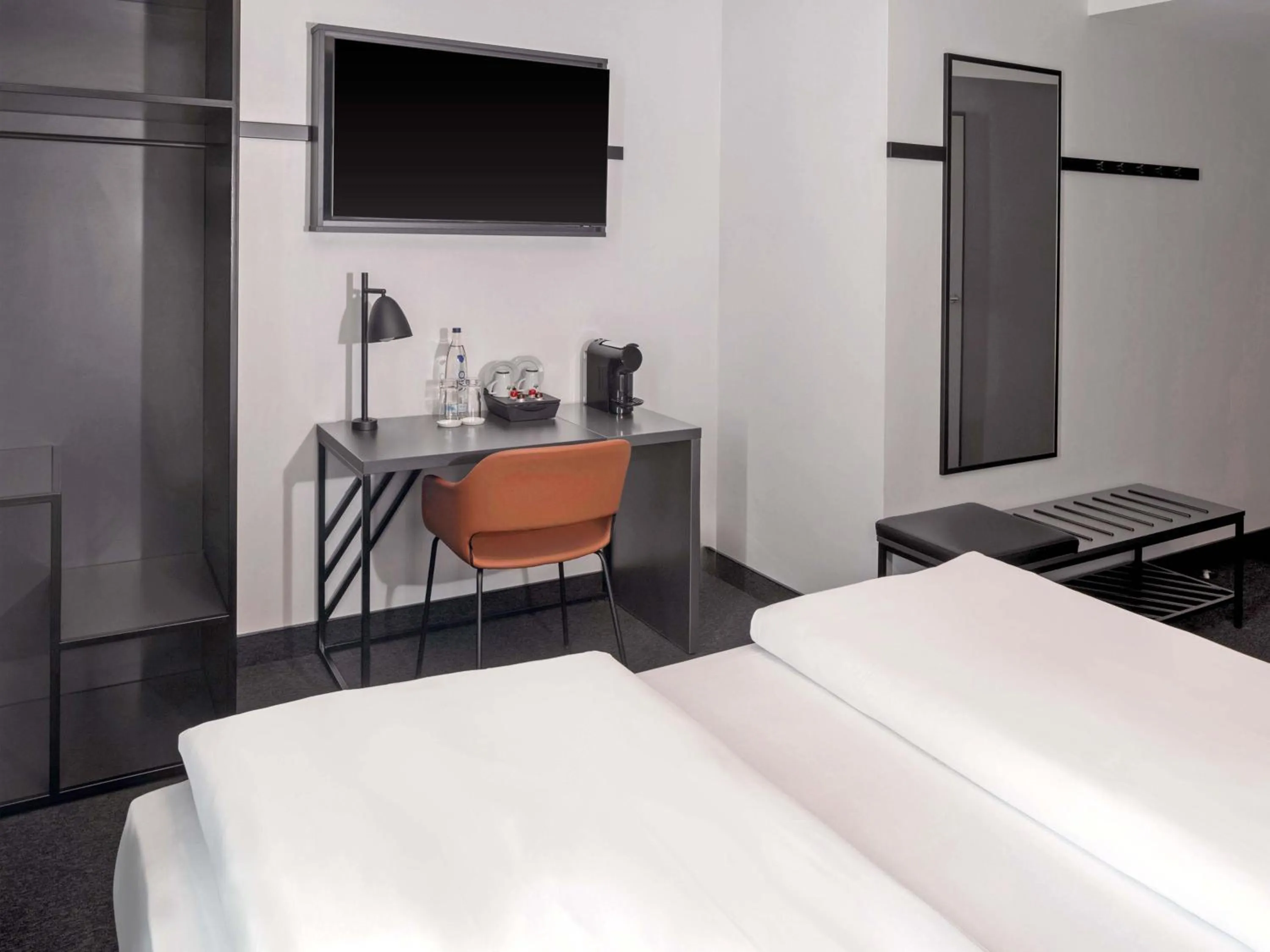 Photo of the whole room, Bed in B&B Hotel Kiel-City