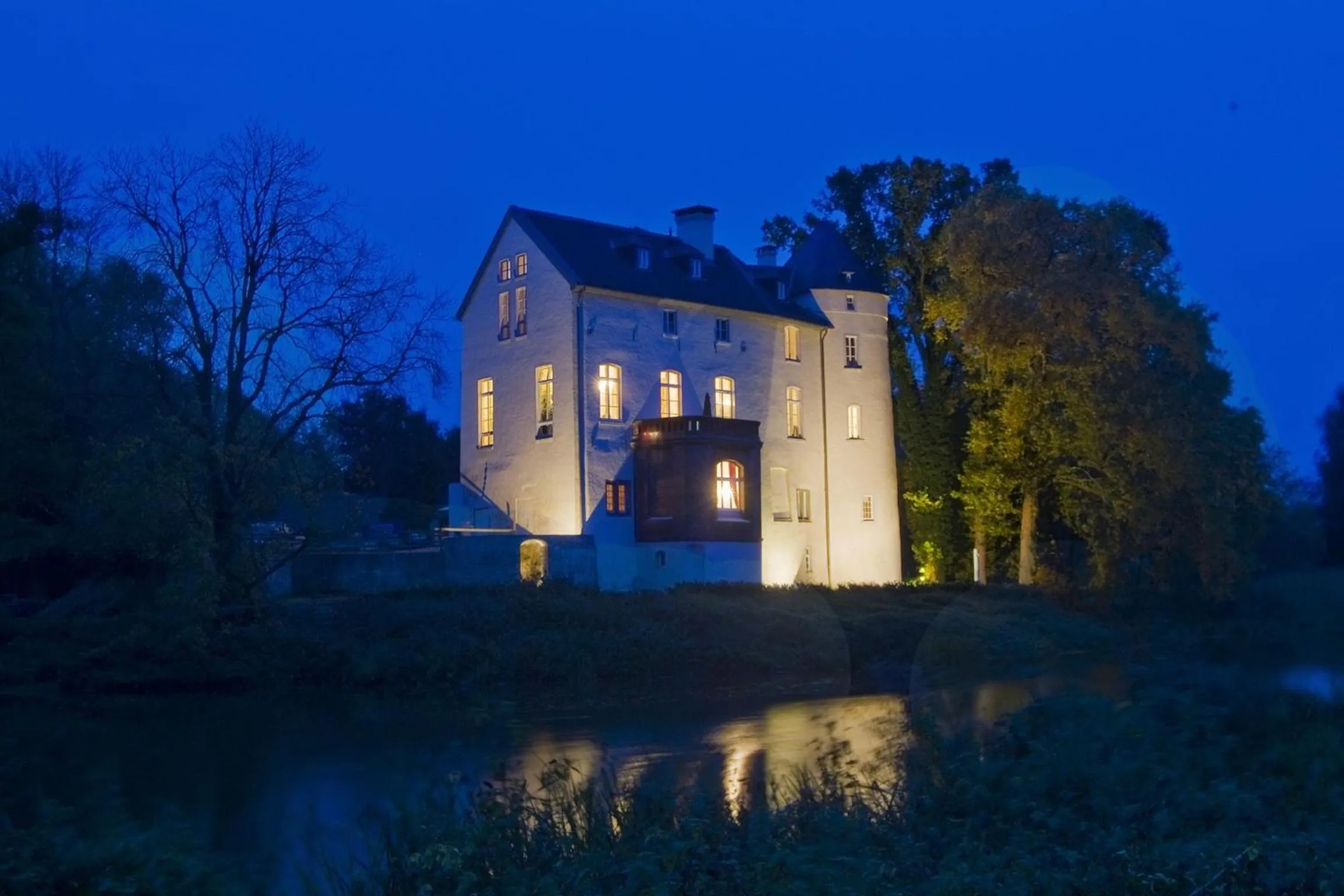 Night in Burg Boetzelaer