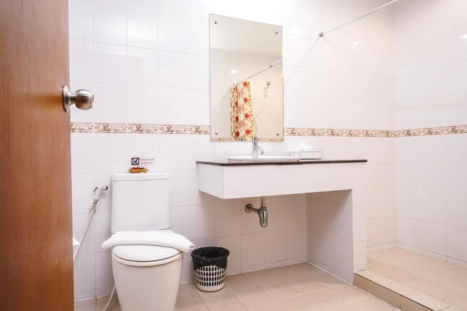 Toilet in Neptuna Hotel