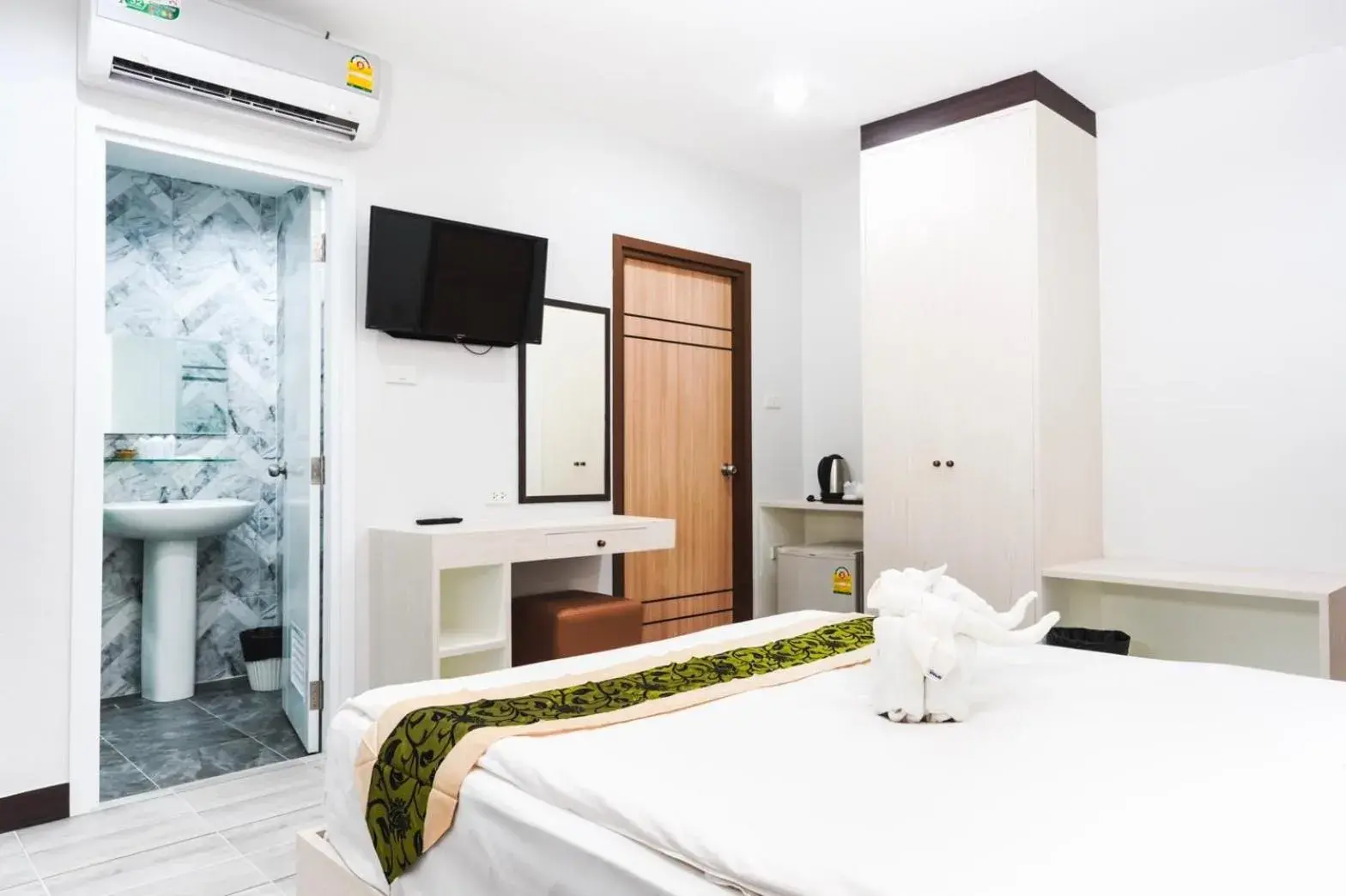 Deluxe Double Room in Neptuna Hotel Deluxe Double Room in Neptuna Hotel