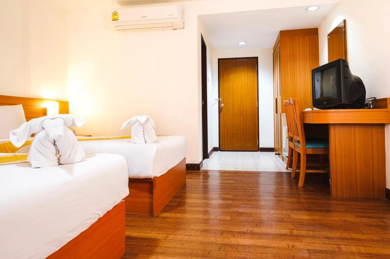 air conditioner, Bed in Neptuna Hotel