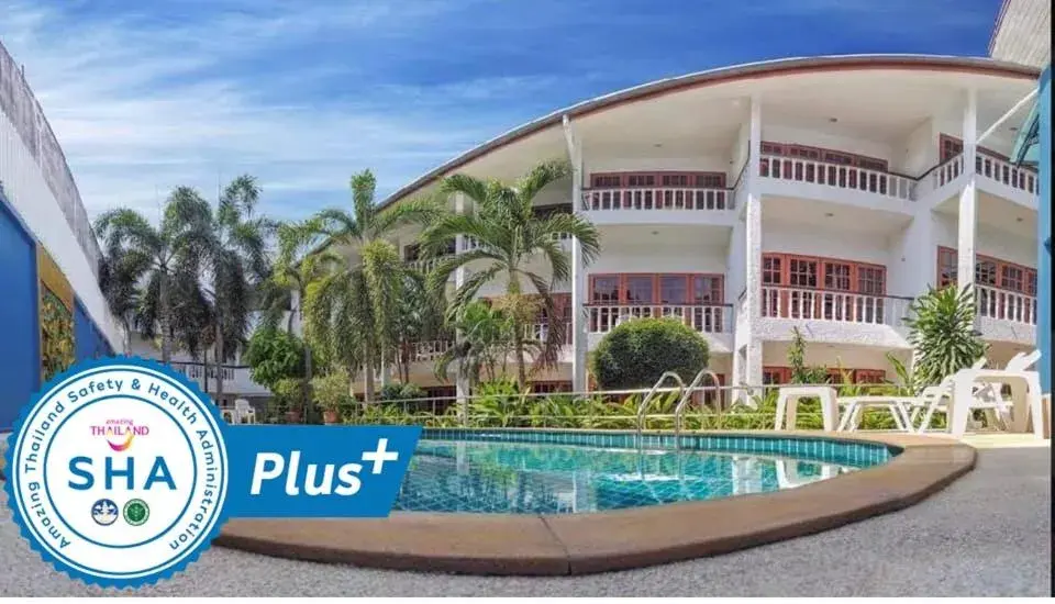 Swimming pool in Neptuna Hotel Swimming pool in Neptuna Hotel