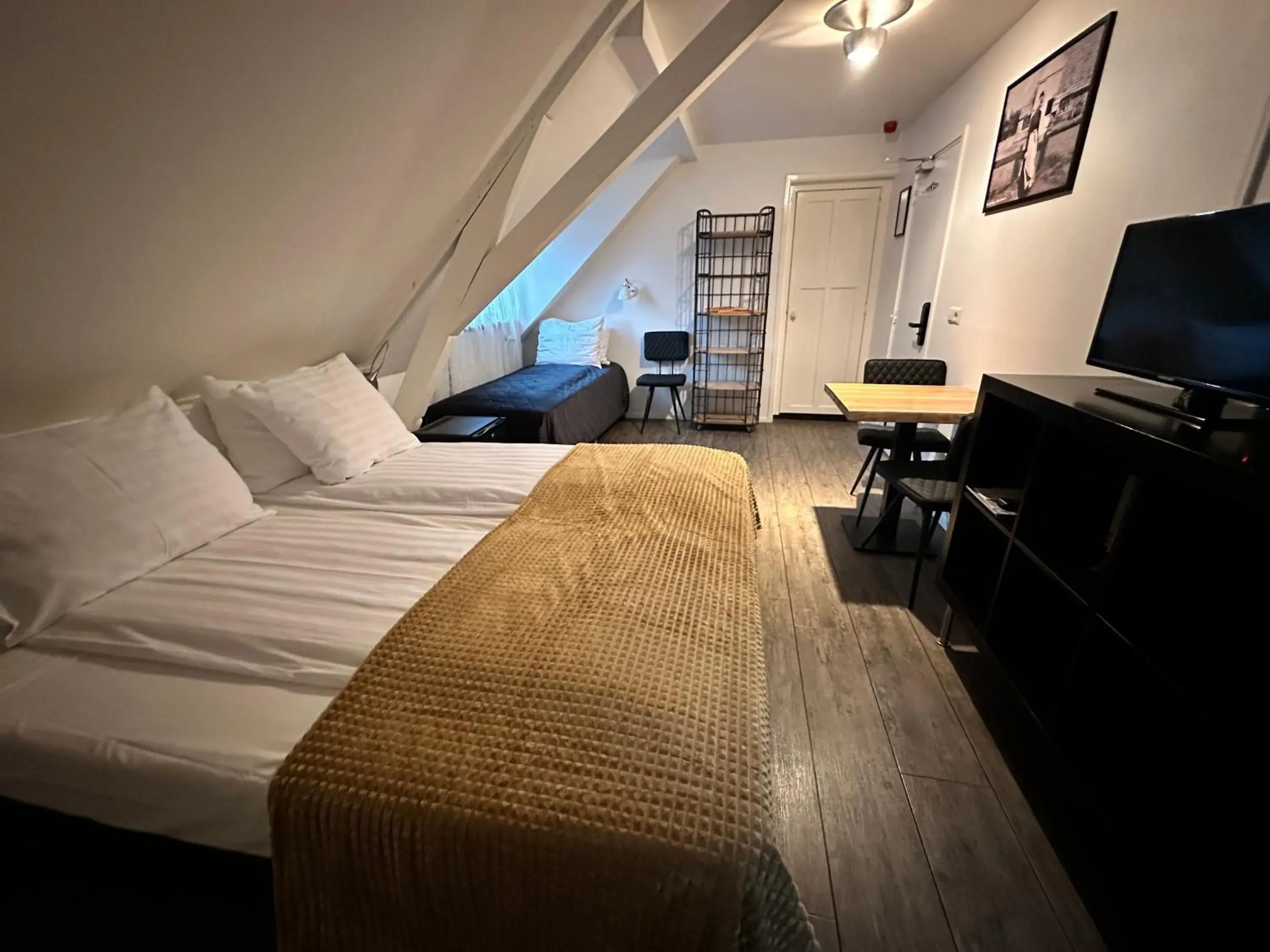 Deluxe Triple Room - single occupancy in Hotel Buren Deluxe Triple Room - single occupancy in Hotel Buren