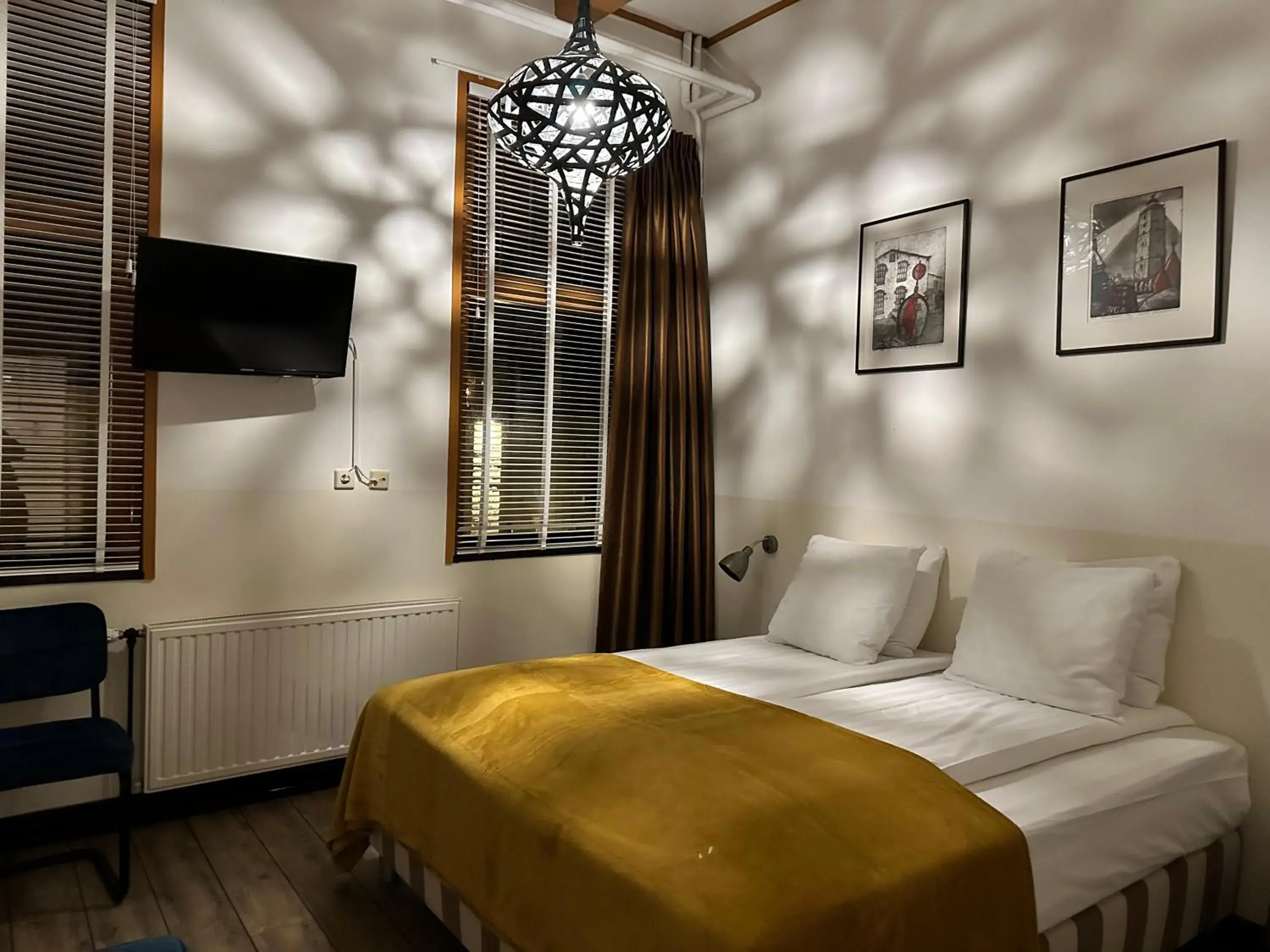 Double Room - single occupancy - Ground Floor in Hotel Buren Double Room - single occupancy - Ground Floor in Hotel Buren