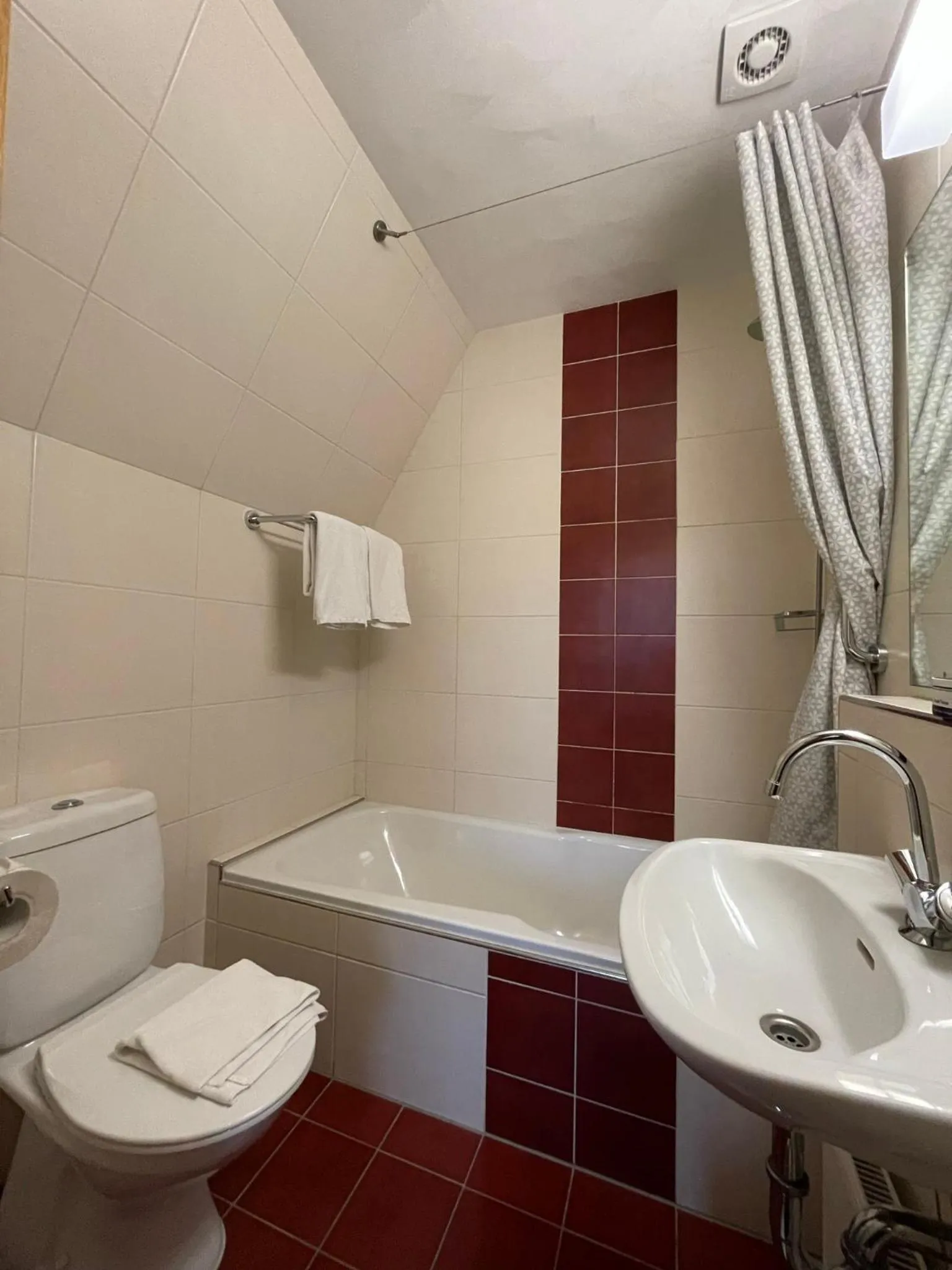 Bathroom in Amsterdam Wiechmann Hotel