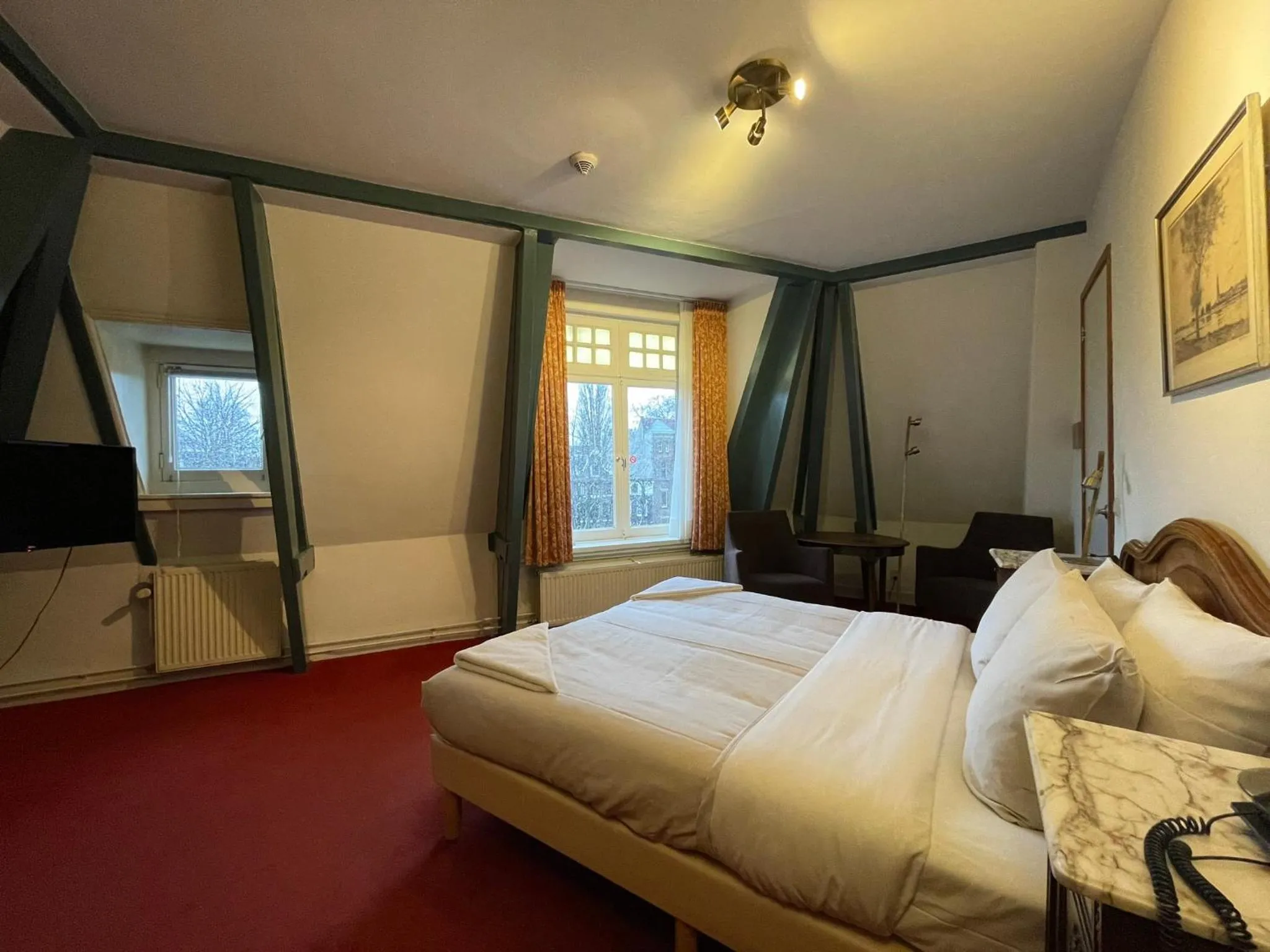 Photo of the whole room, Bed in Amsterdam Wiechmann Hotel