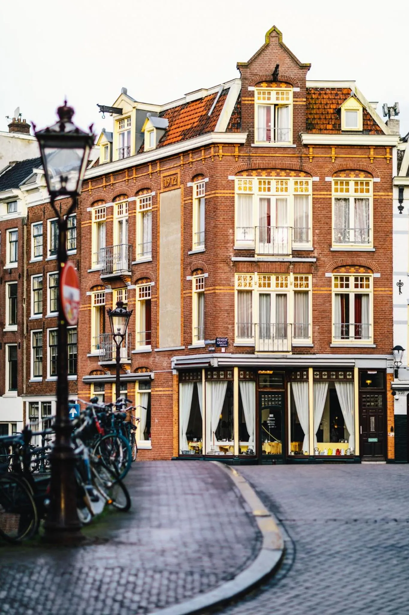 Facade/entrance in Amsterdam Wiechmann Hotel
