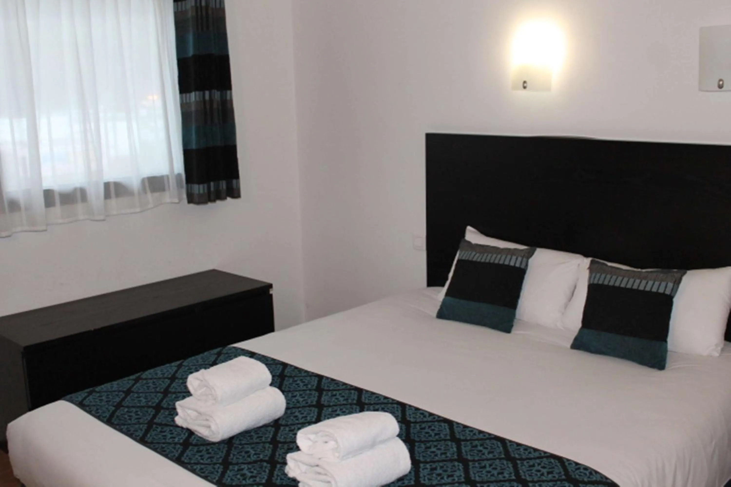 Bedroom, Bed in Brit Hotel MOTEL - Lyon L'Arbresle