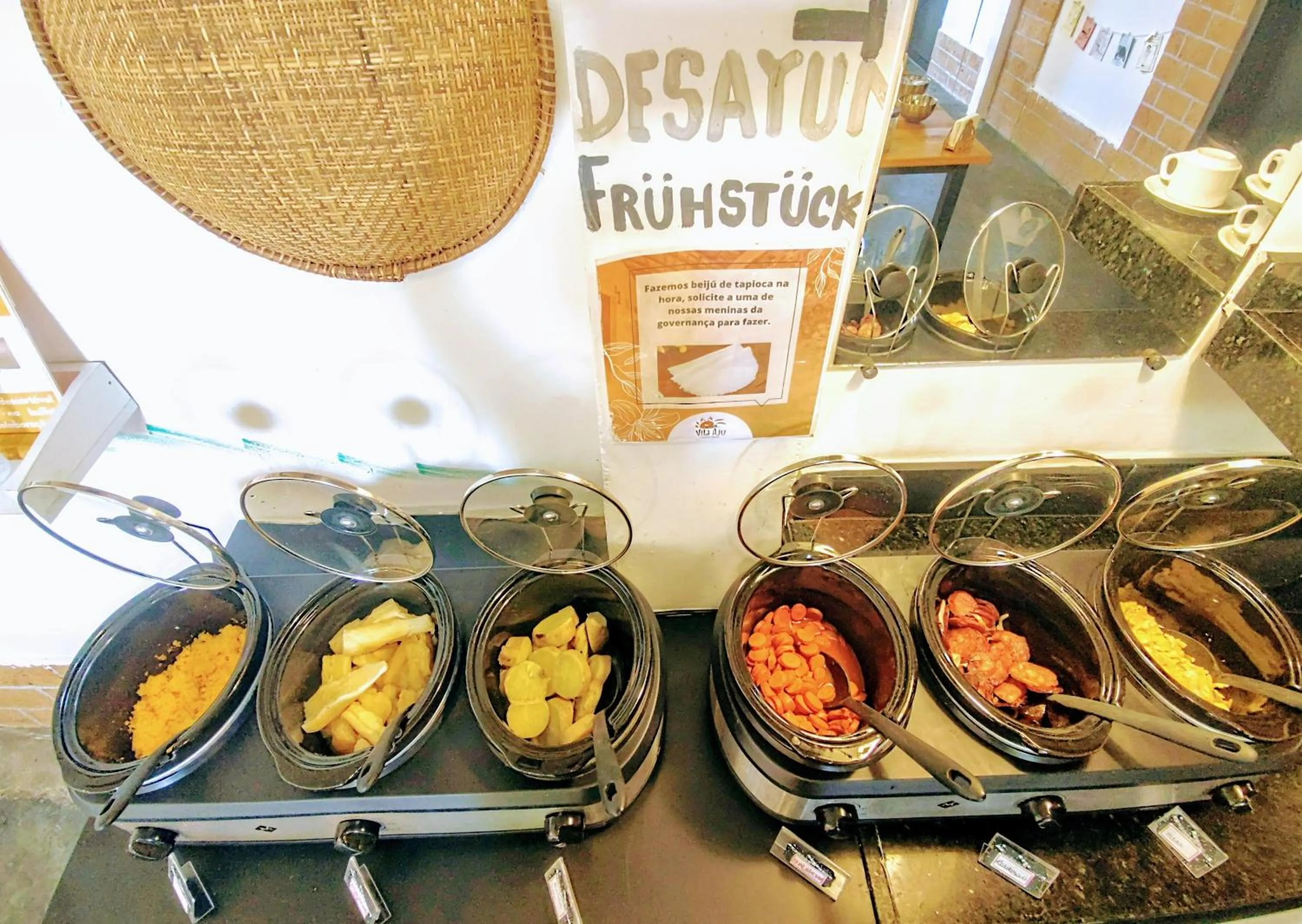 Breakfast in Vila Aju - Pousada Temática