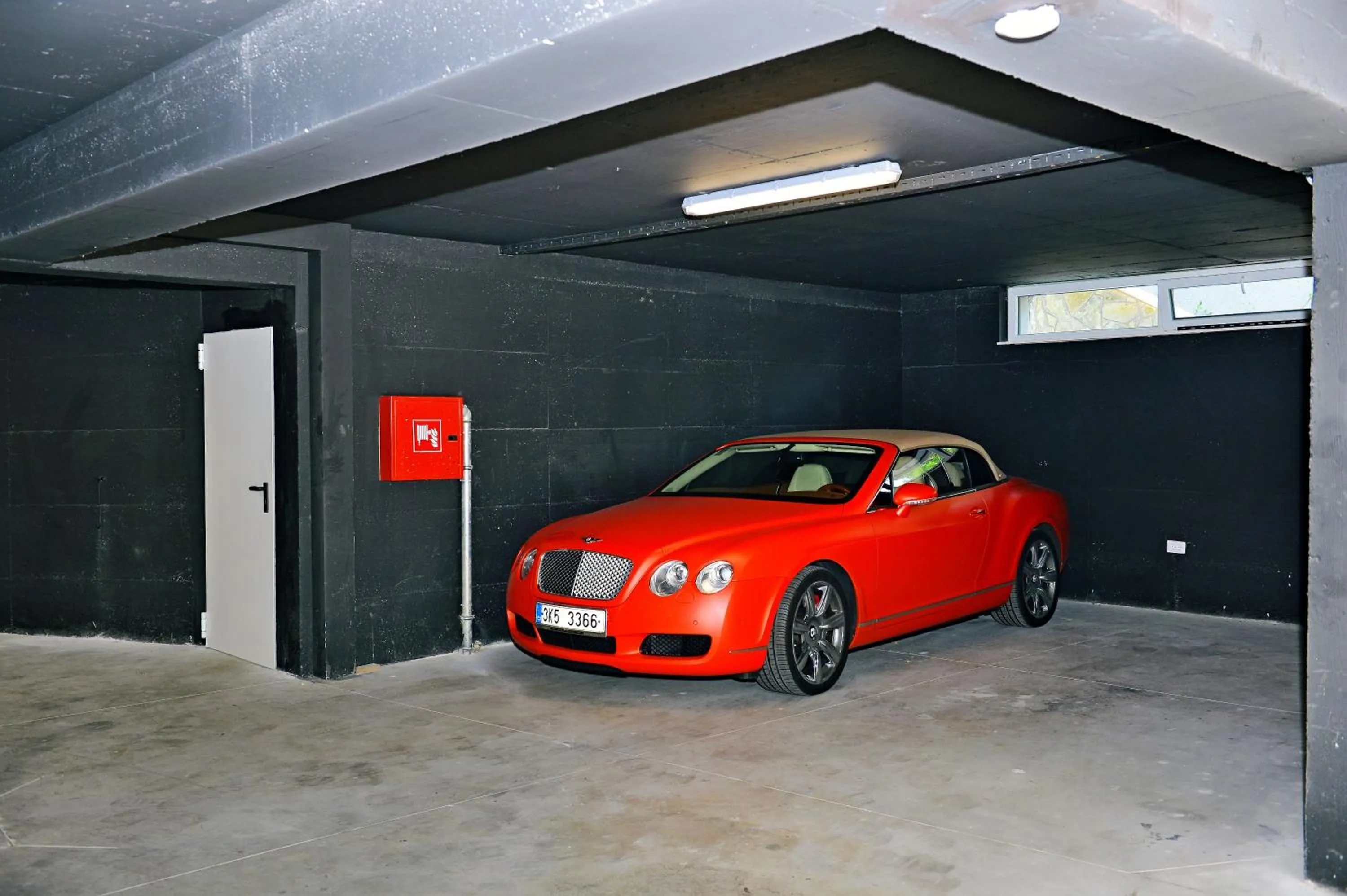 Parking in Apartments in Villa Ziza, rooftop swimming pool