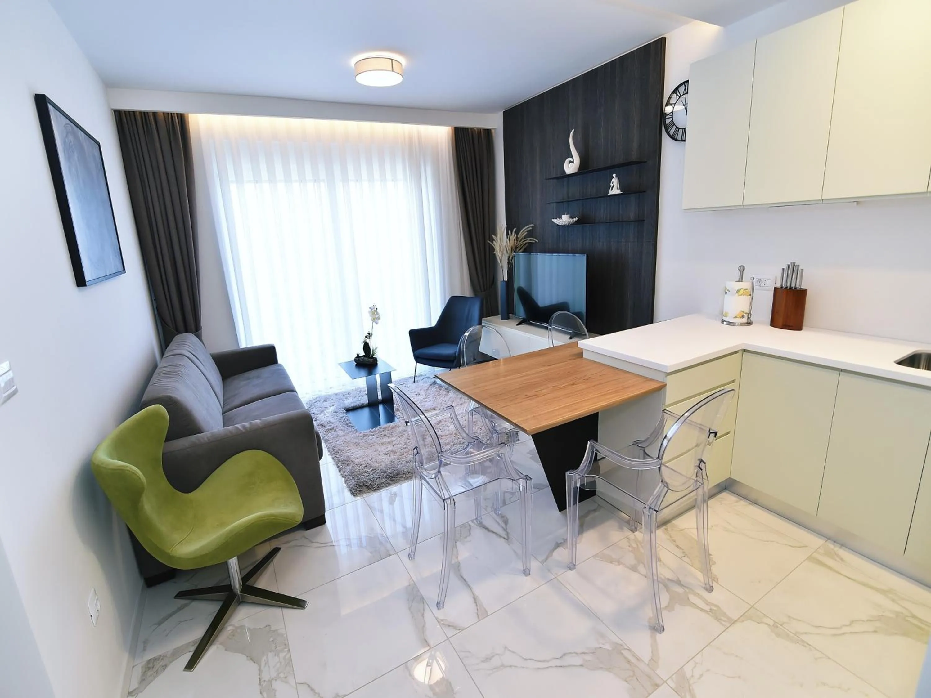 TV and multimedia in Apartments in Villa Ziza, rooftop swimming pool