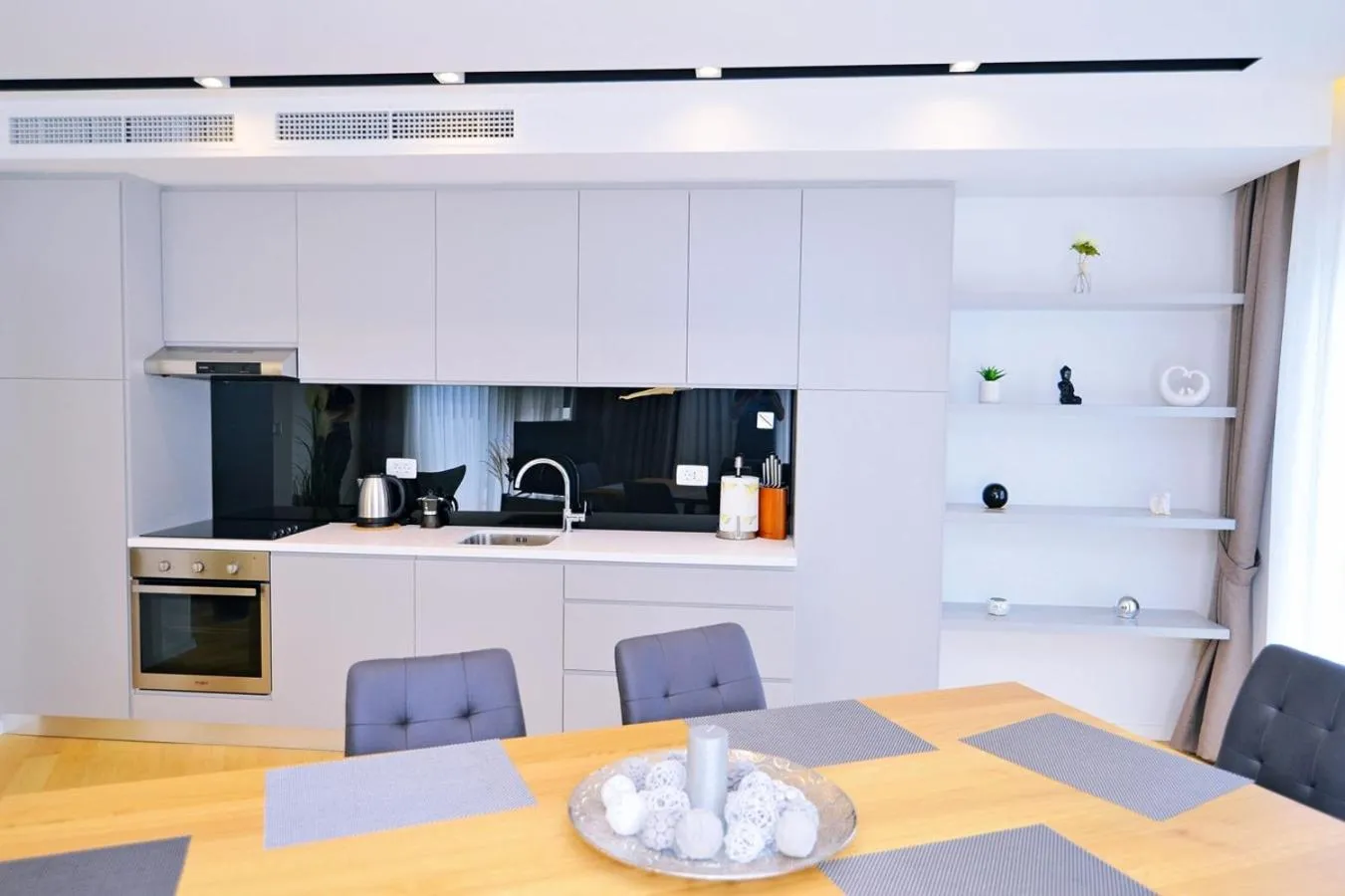 Kitchen or kitchenette in Apartments in Villa Ziza, rooftop swimming pool