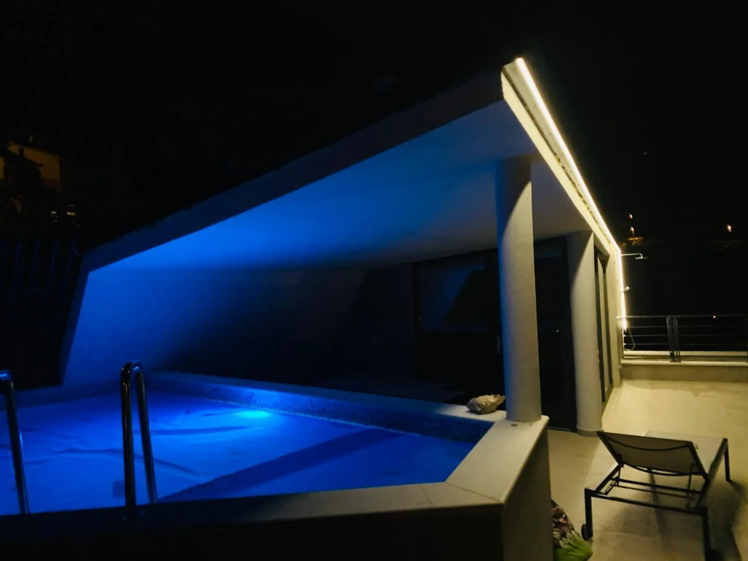 Spring in Apartments in Villa Ziza, rooftop swimming pool