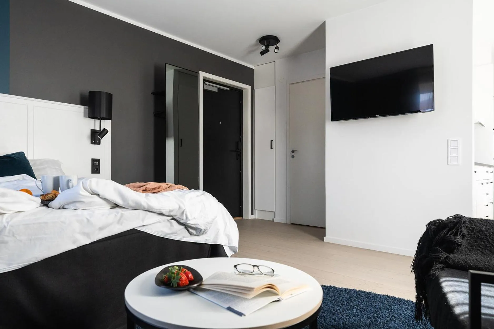 Photo of the whole room, Bed in Sky Hotel City Apartments