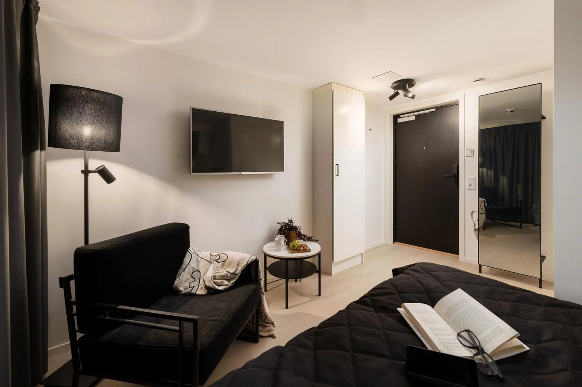 Photo of the whole room, Bed in Sky Hotel City Apartments