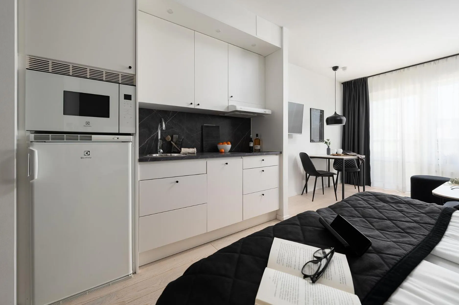 TV and multimedia in Sky Hotel City Apartments