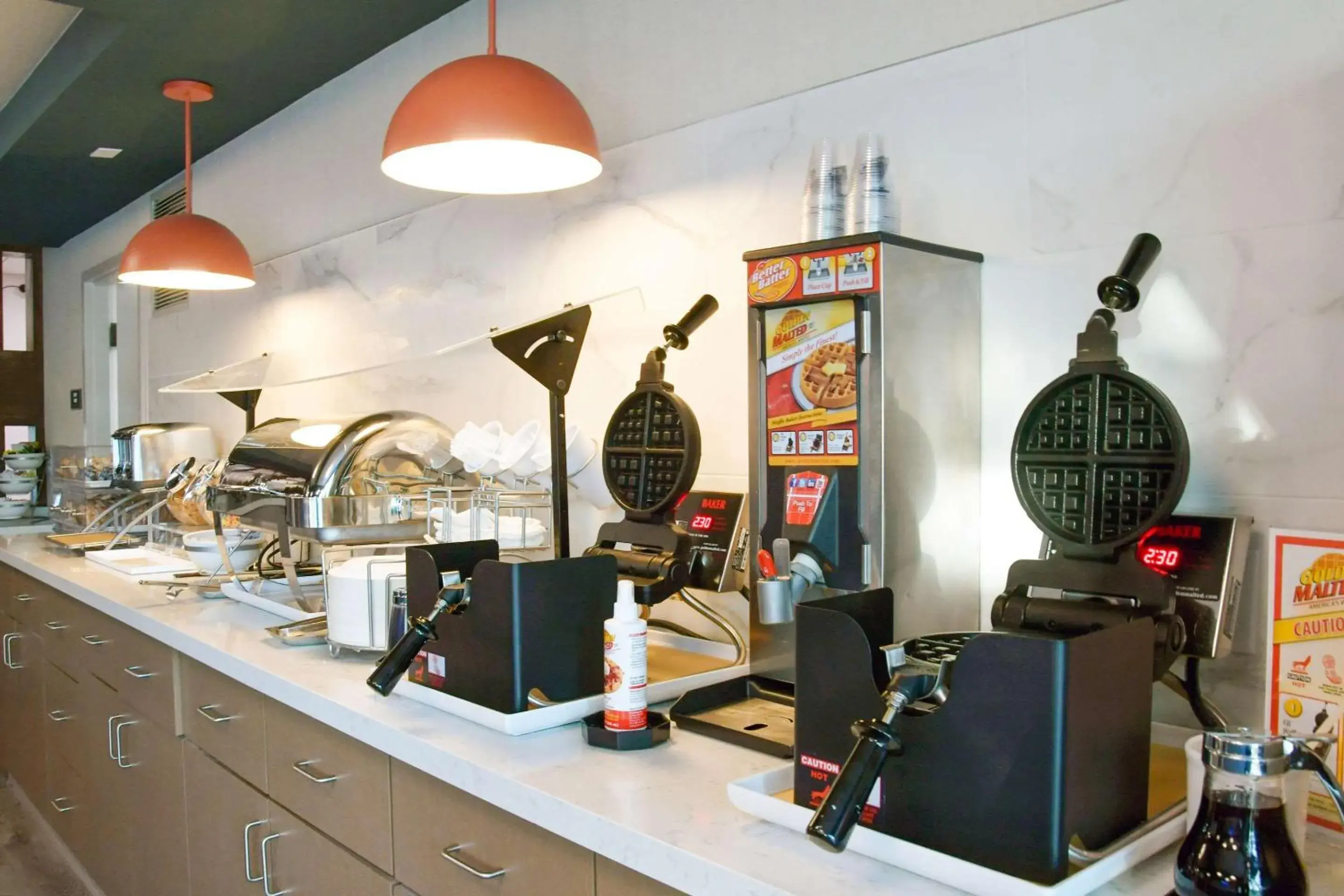 Breakfast in Comfort Inn & Suites NW Milwaukee Breakfast in Comfort Inn & Suites NW Milwaukee