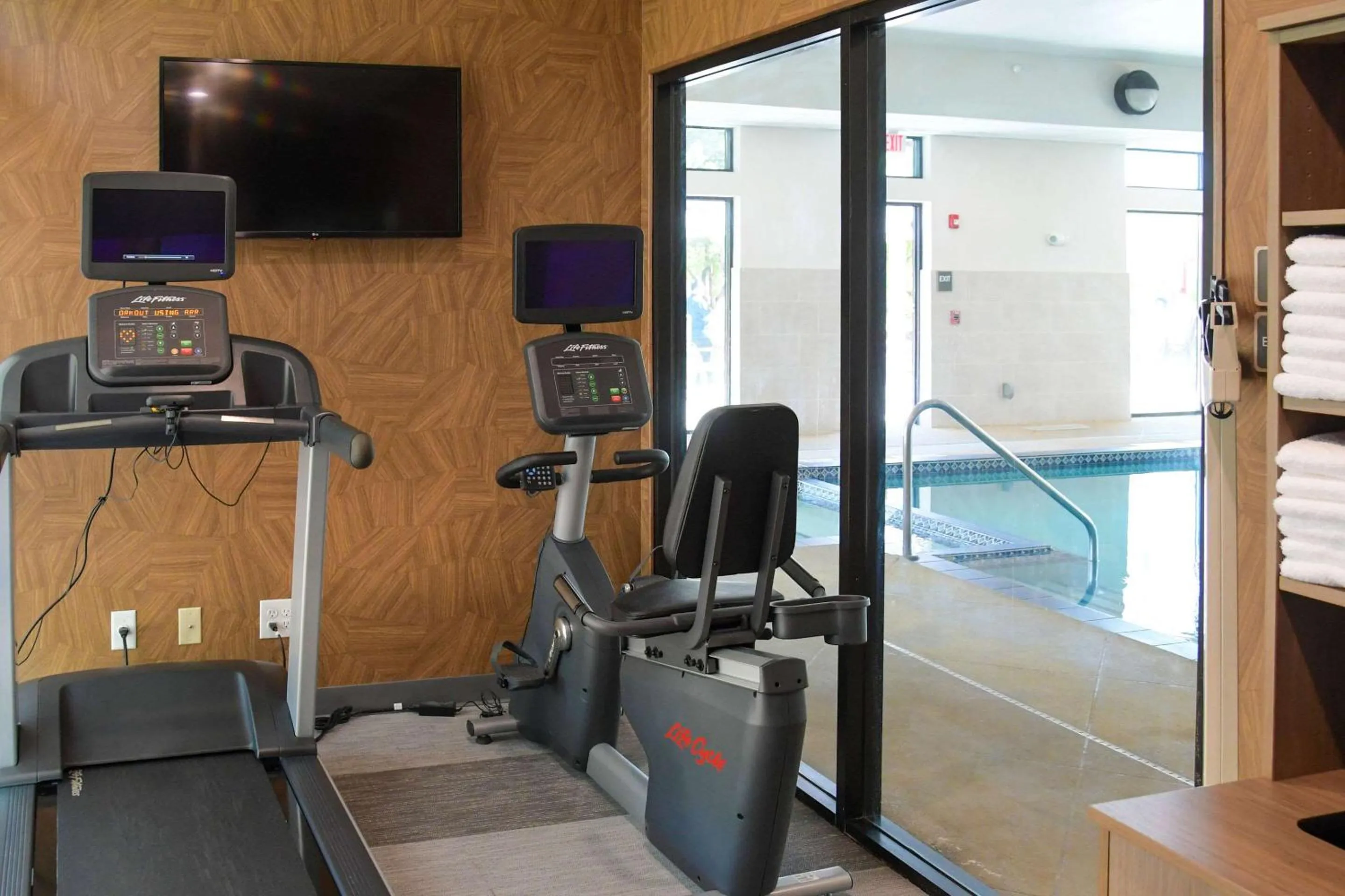 Fitness centre/facilities in Comfort Inn & Suites NW Milwaukee