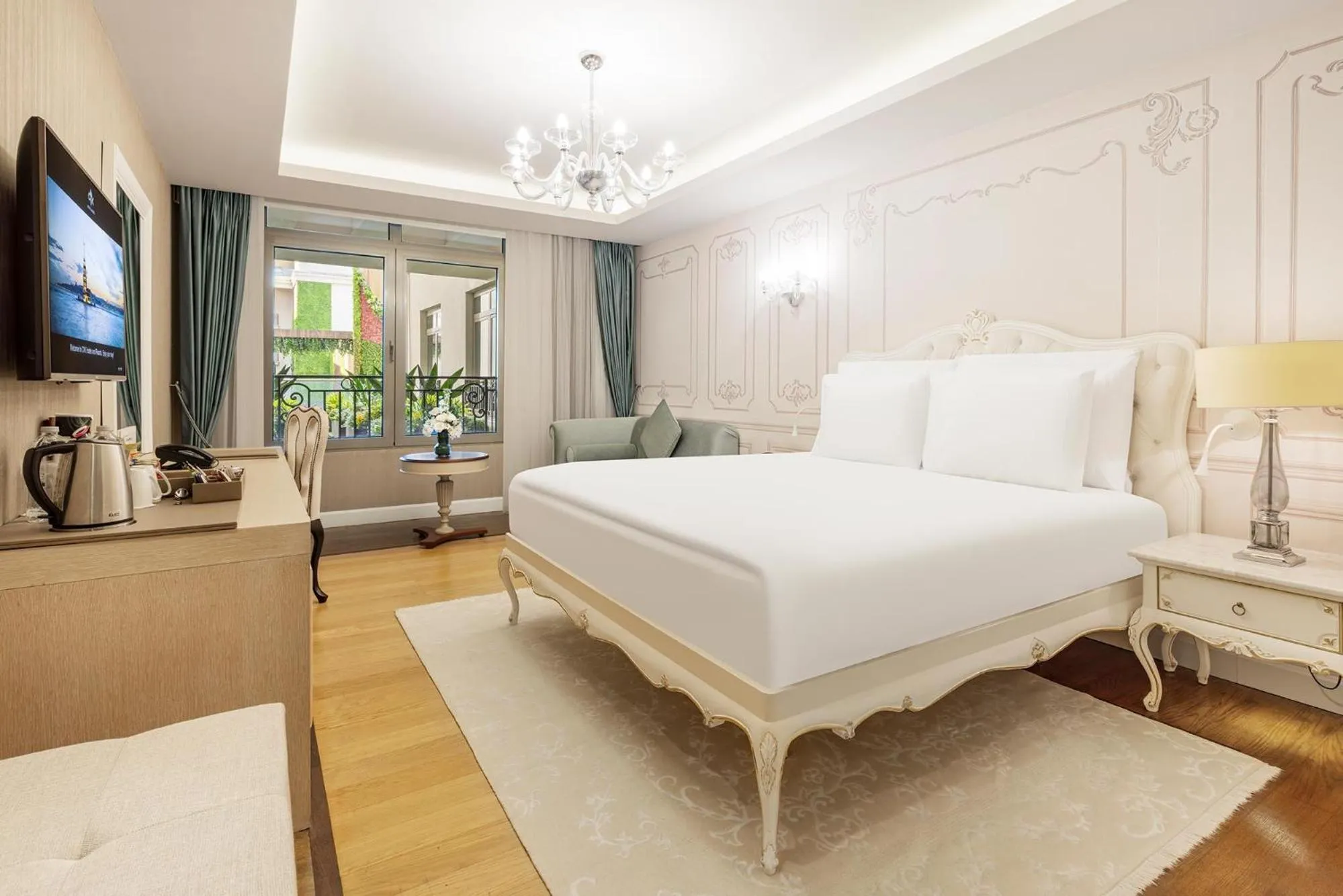 Bedroom, Bed in CVK Park Bosphorus Hotel Istanbul