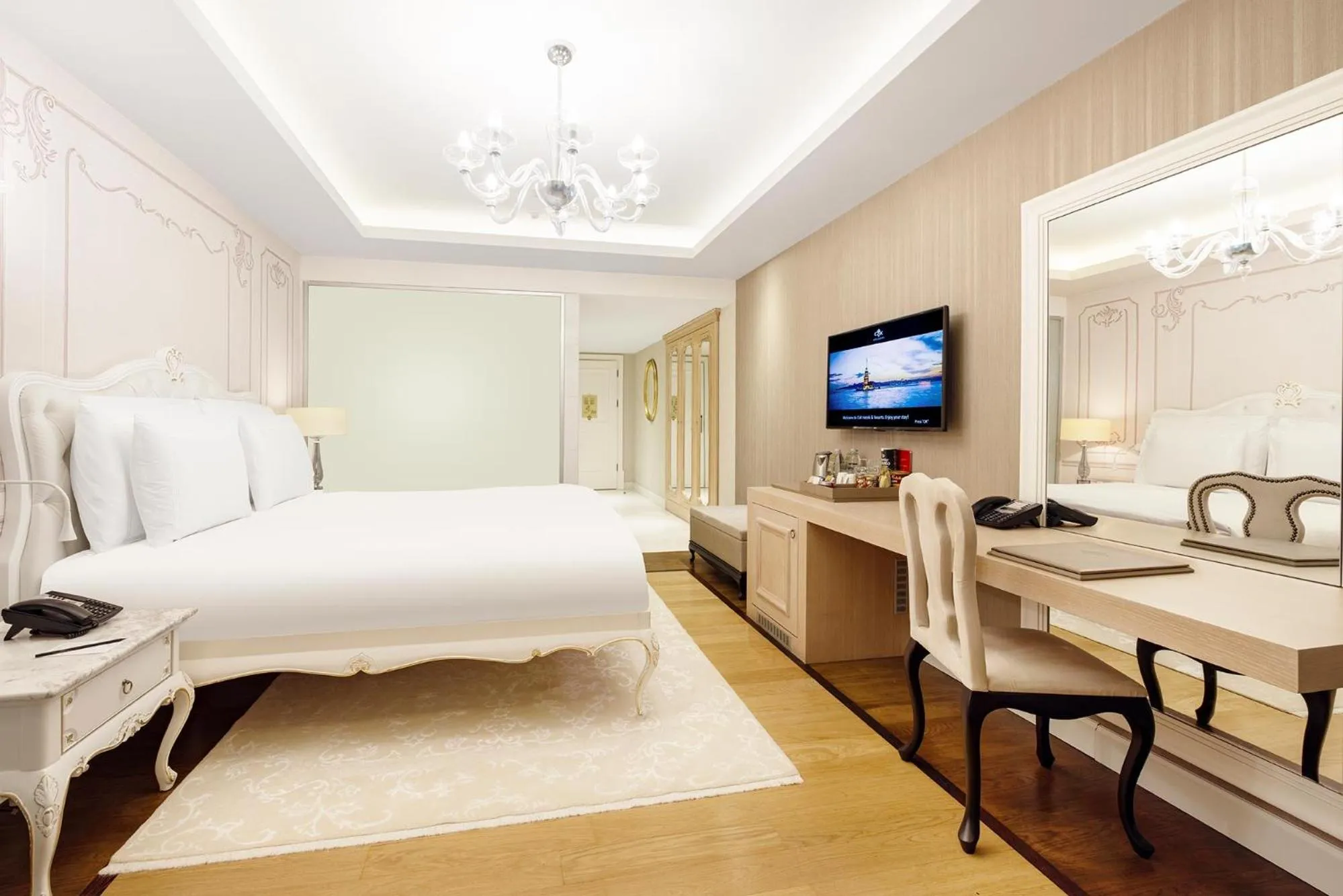 Bedroom, Bed in CVK Park Bosphorus Hotel Istanbul