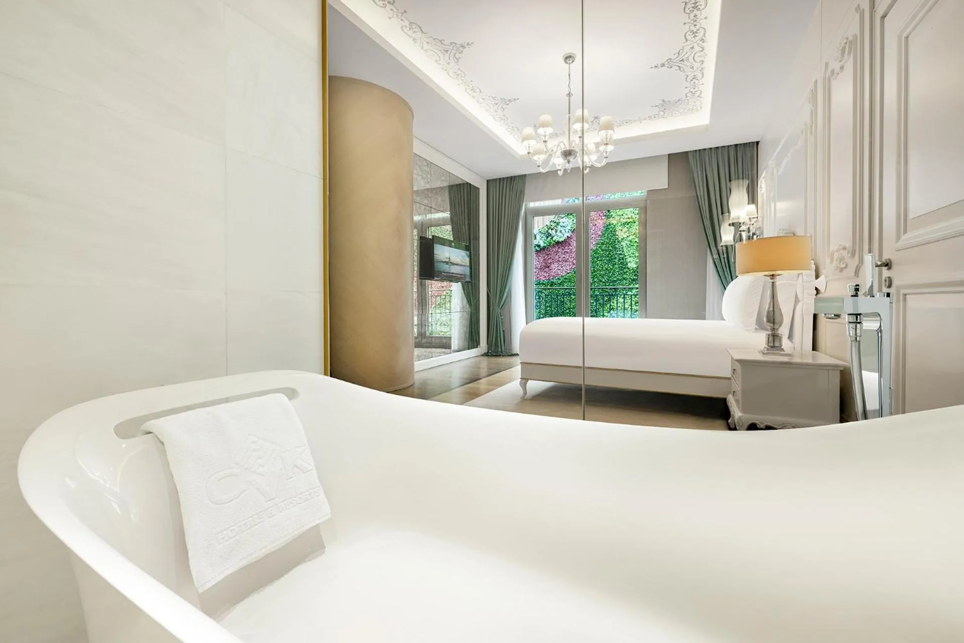 Bathroom, Bed in CVK Park Bosphorus Hotel Istanbul