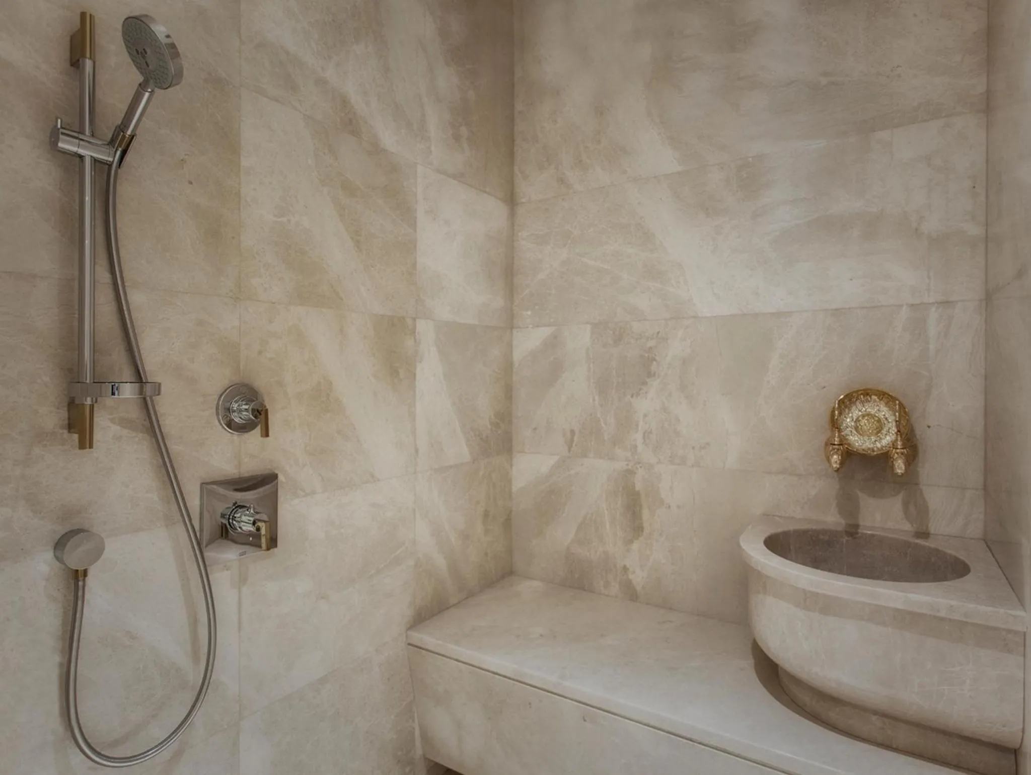 Shower in CVK Park Bosphorus Hotel Istanbul