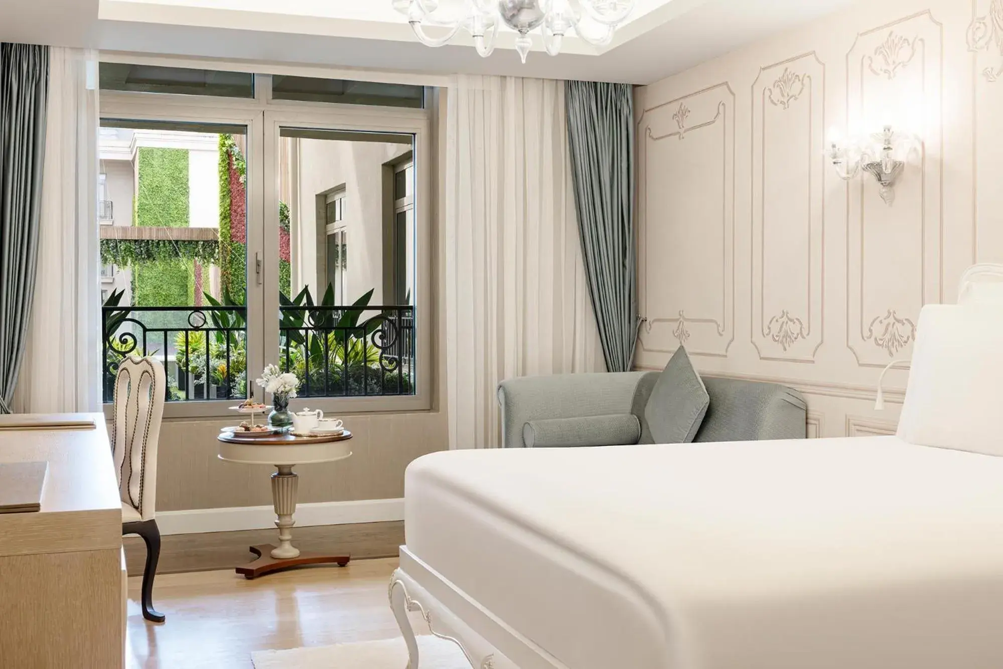 View (from property/room), Bed in CVK Park Bosphorus Hotel Istanbul View (from property/room), Bed in CVK Park Bosphorus Hotel Istanbul