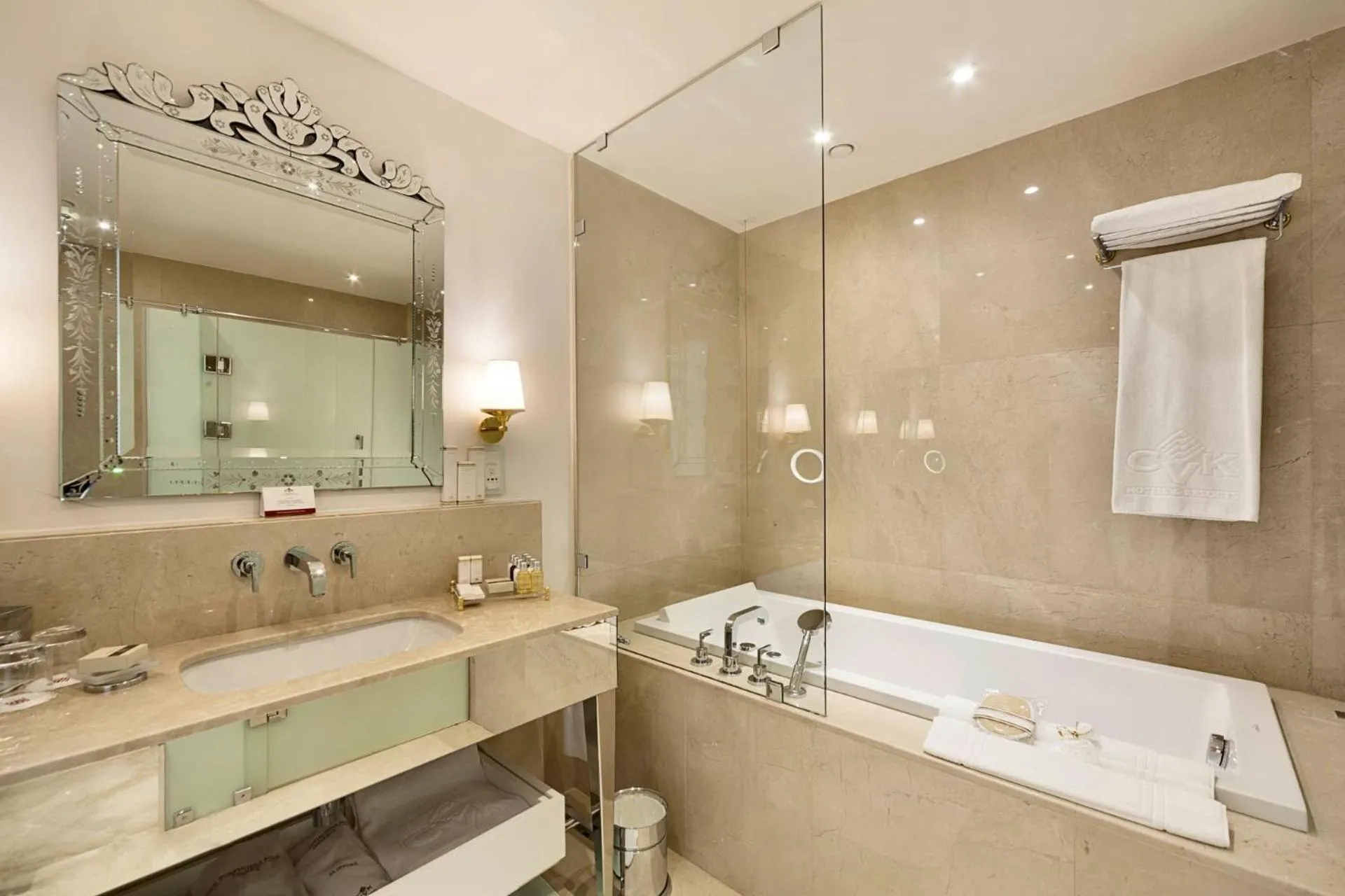 Shower in CVK Park Bosphorus Hotel Istanbul