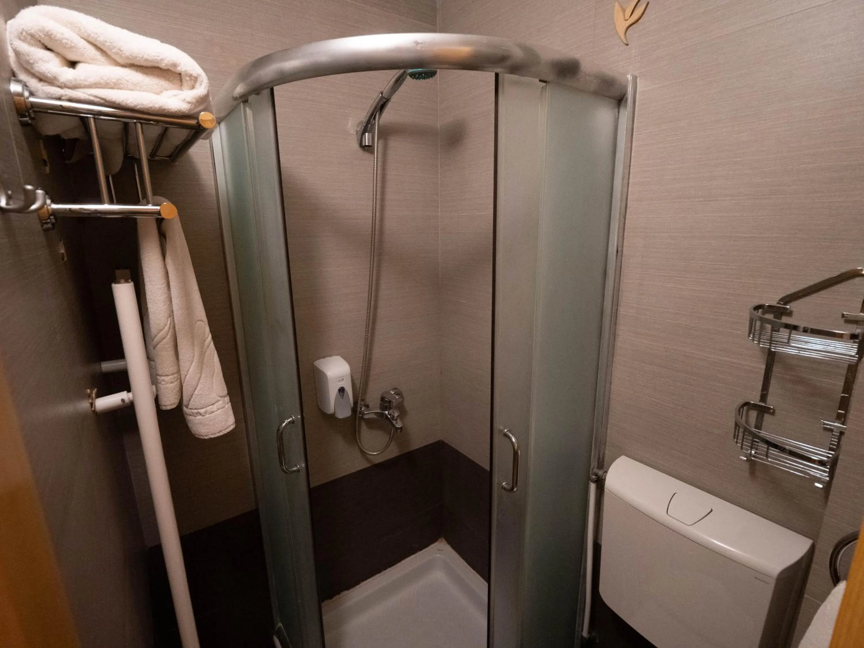 Shower in Natyral Razma Resort