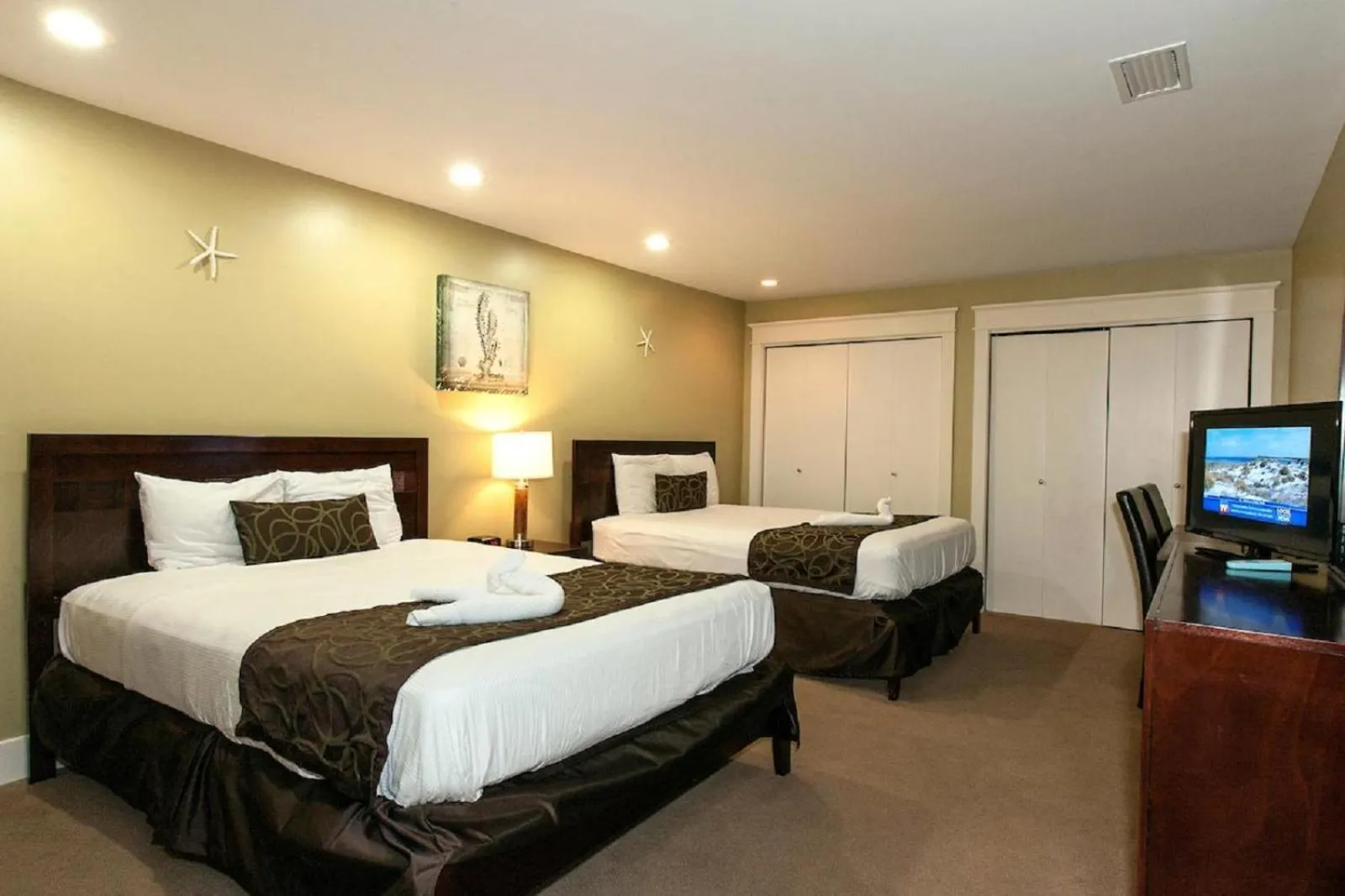 TV and multimedia, Bed in Seahaven Beach Hotel Panama City Beach