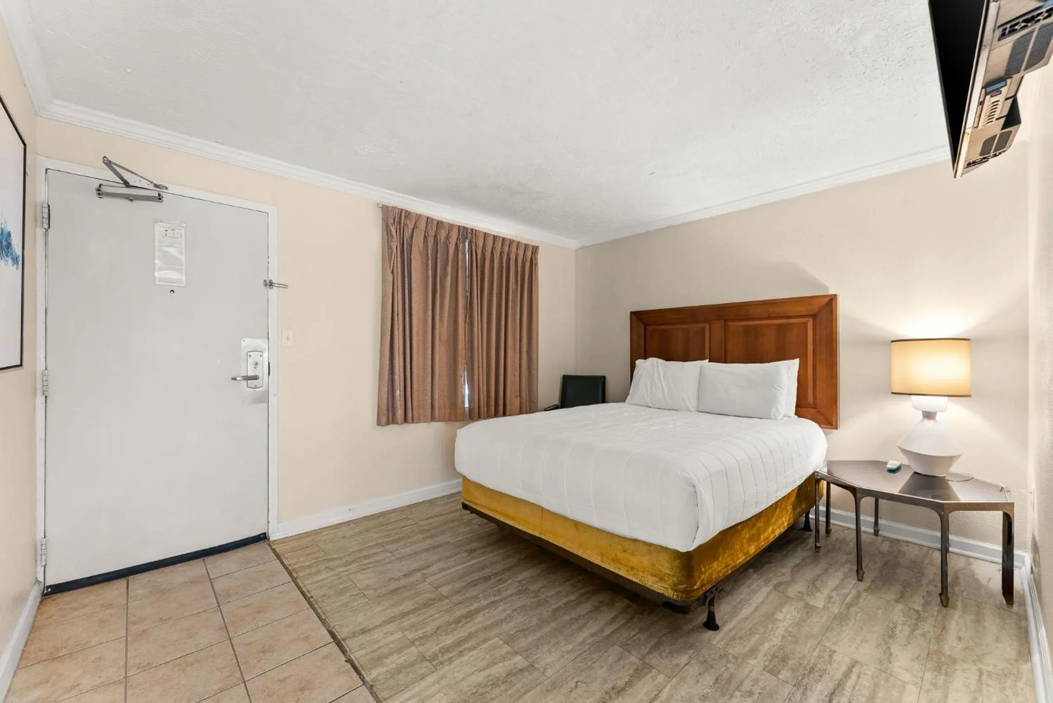 Bedroom, Bed in Seahaven Beach Hotel Panama City Beach