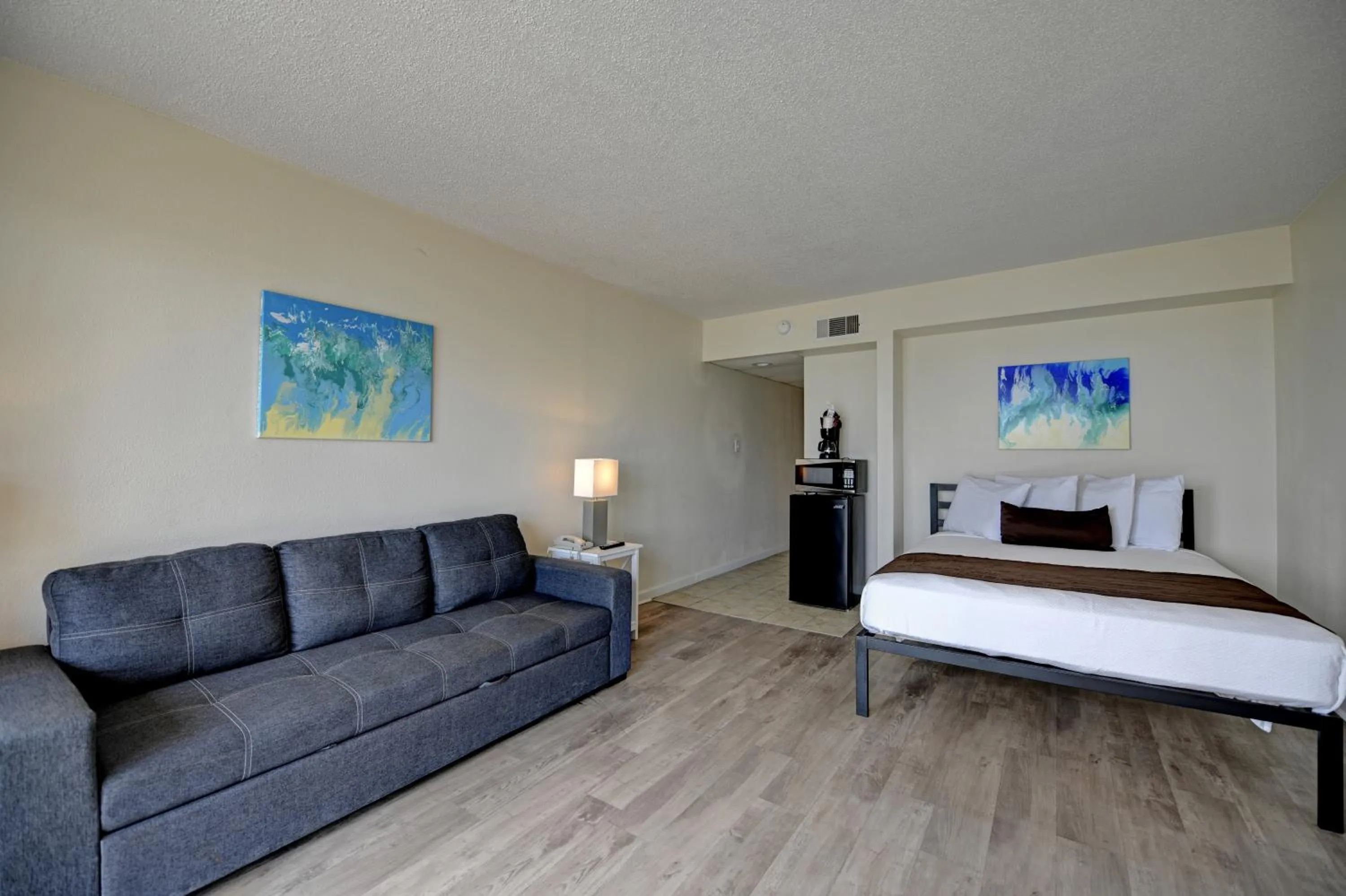 Living room, Bed in Seahaven Beach Hotel Panama City Beach