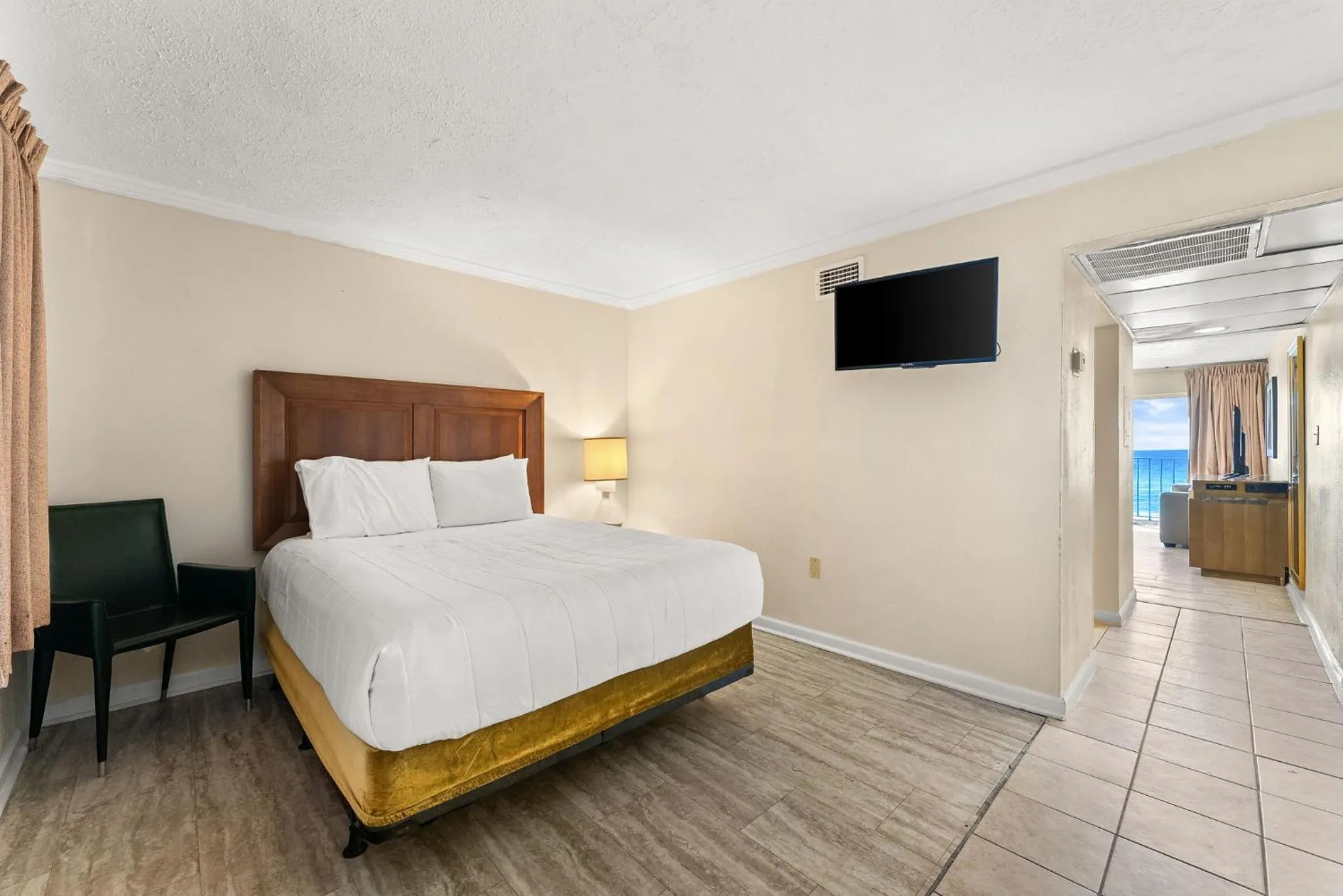 Bedroom, Bed in Seahaven Beach Hotel Panama City Beach